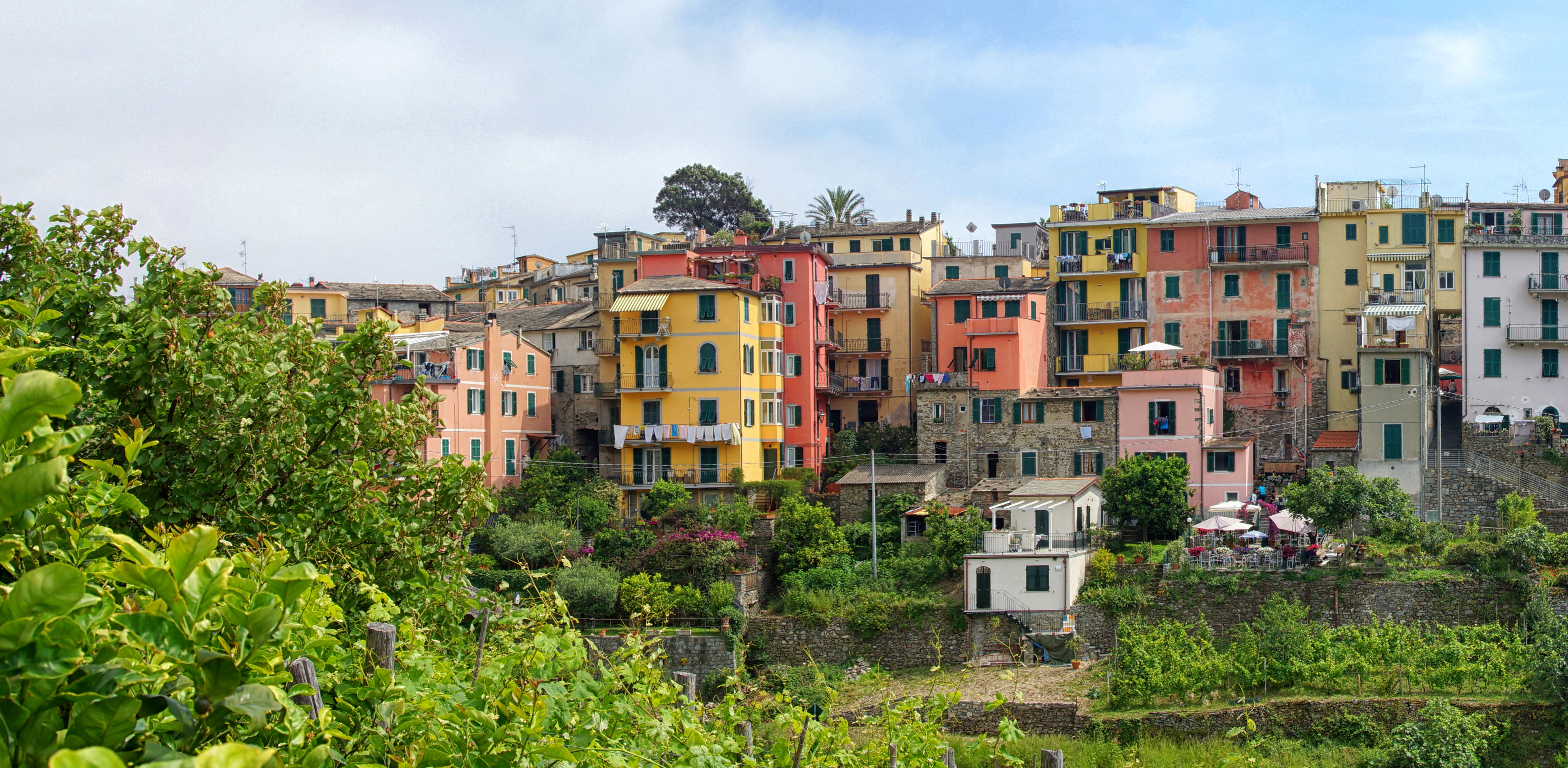Colorful Houses in Corniglia, Cinque Terre, Italy HD Wallpaper