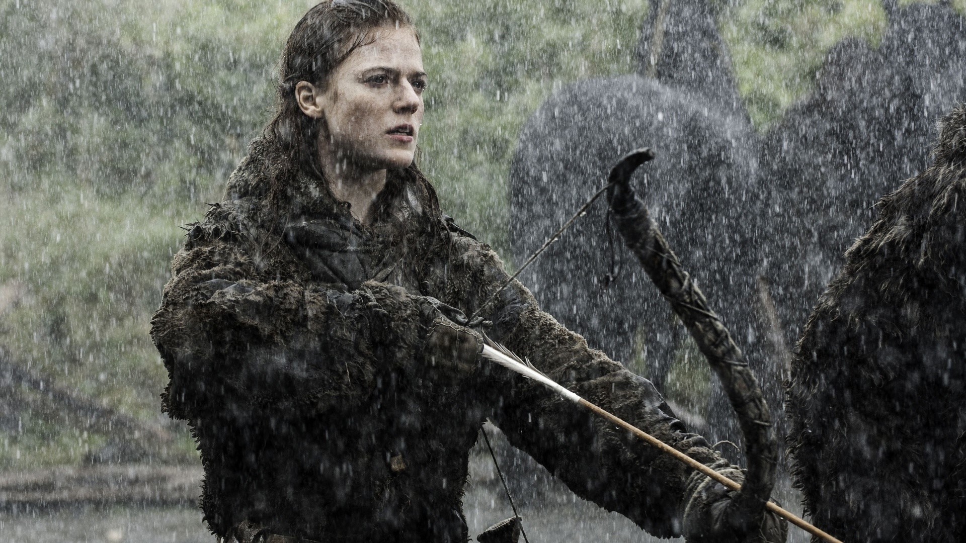 Ygritte from Game of Thrones with a bow and arrow in the rain HD Wallpaper