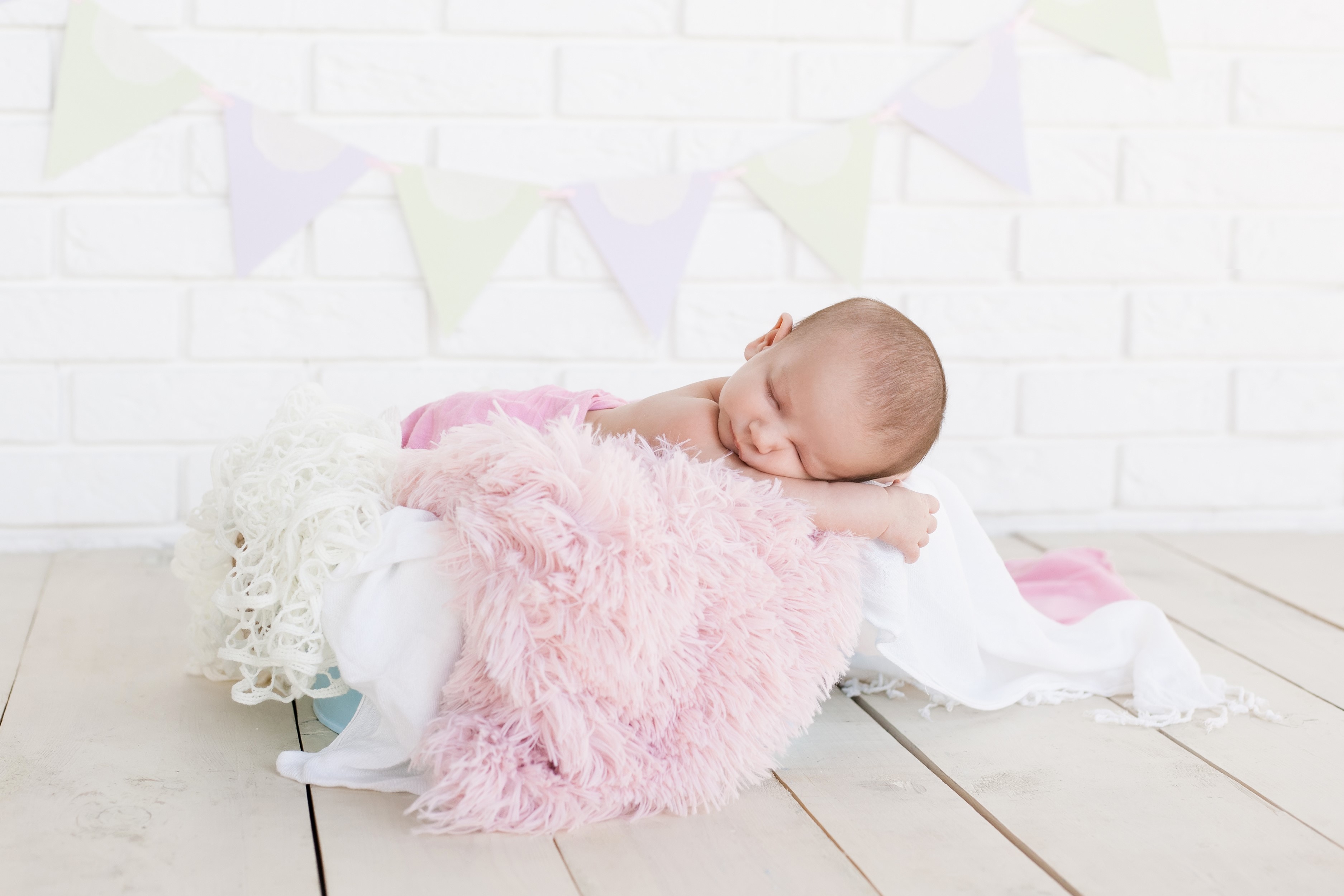 Newborn baby sleeping in a basket HD Wallpaper