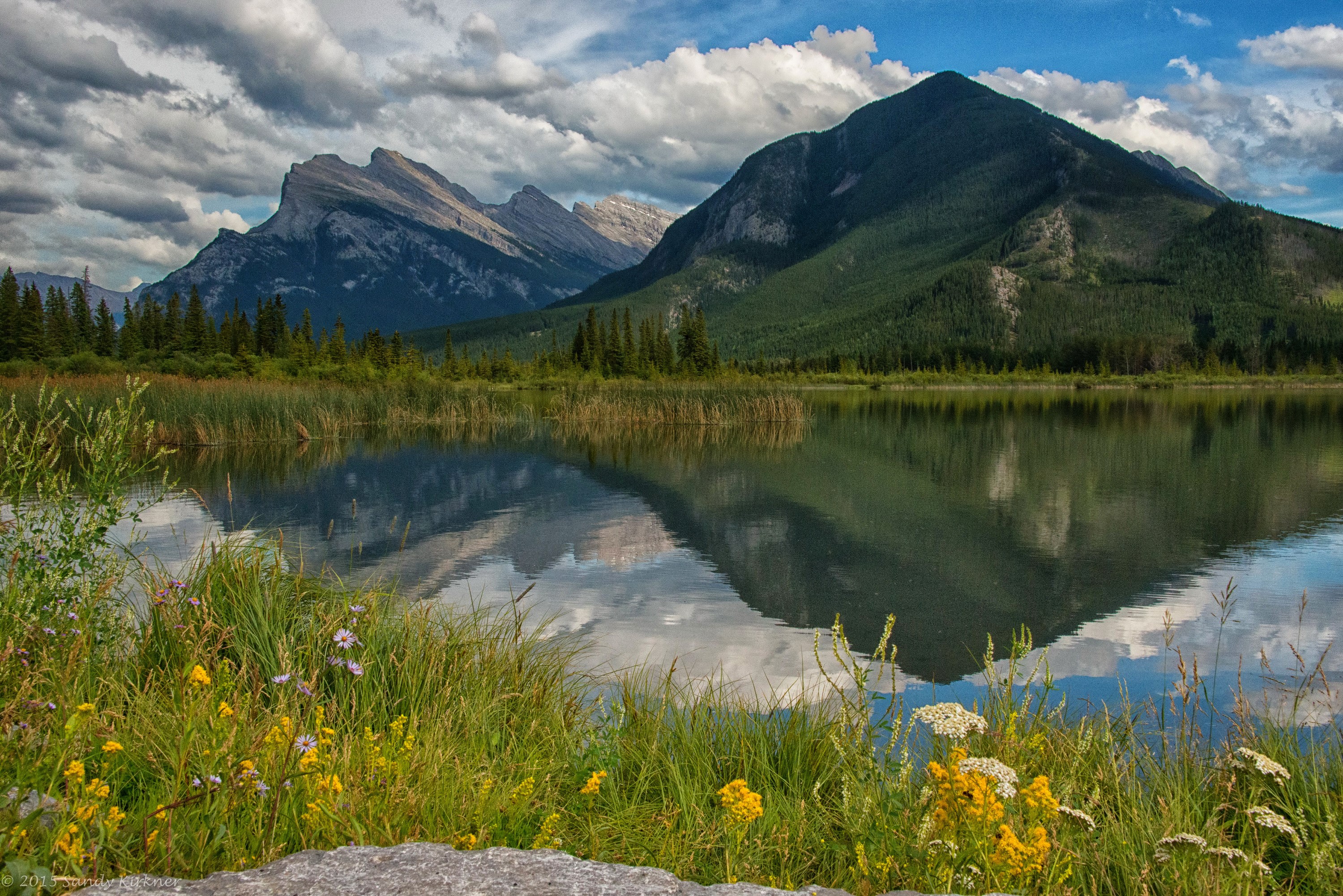 Vermillion Lakes, Banff National Park, Canada HD Wallpaper
