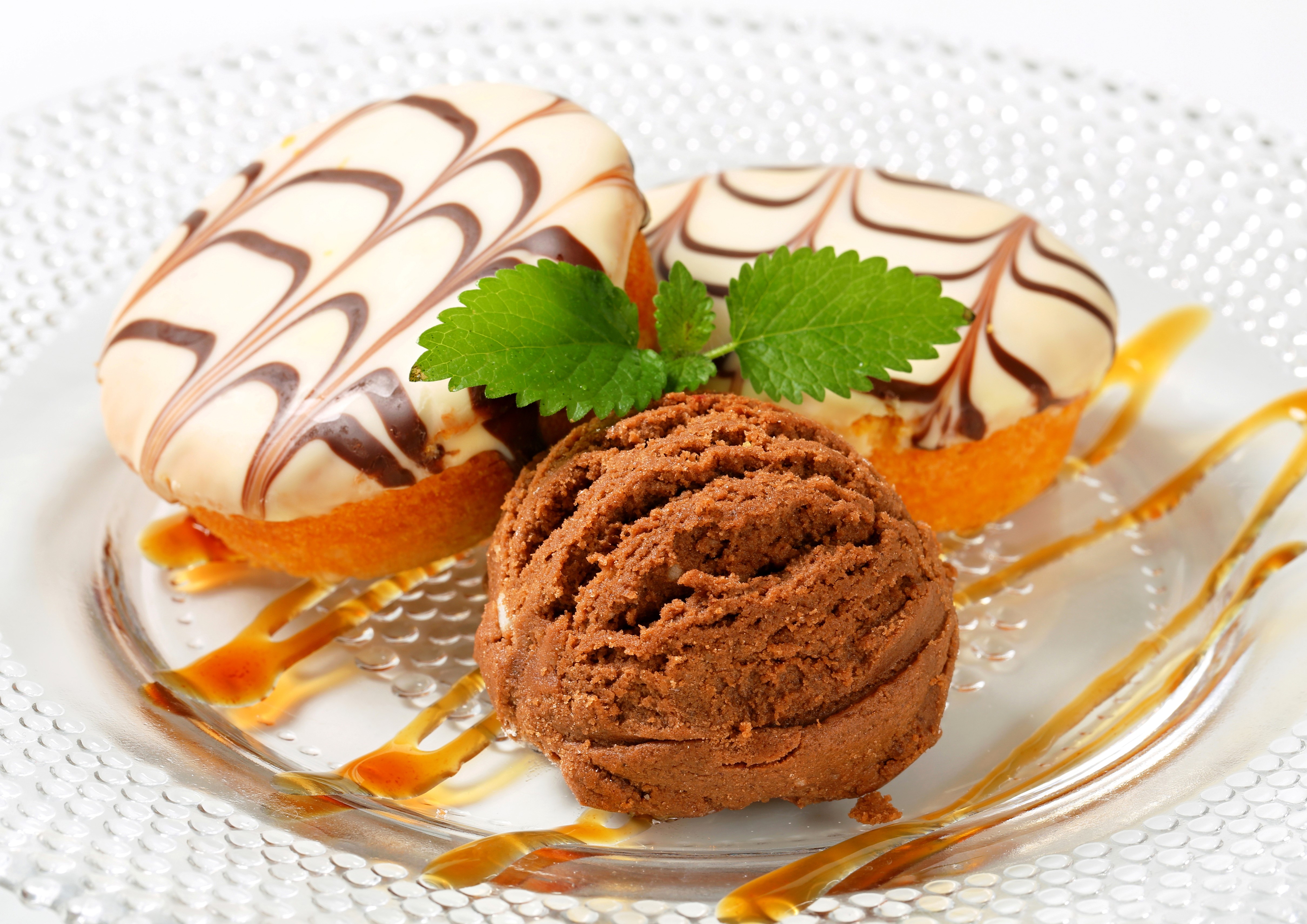 Pastries with Chocolate Ice Cream and Caramel Drizzle HD Wallpaper