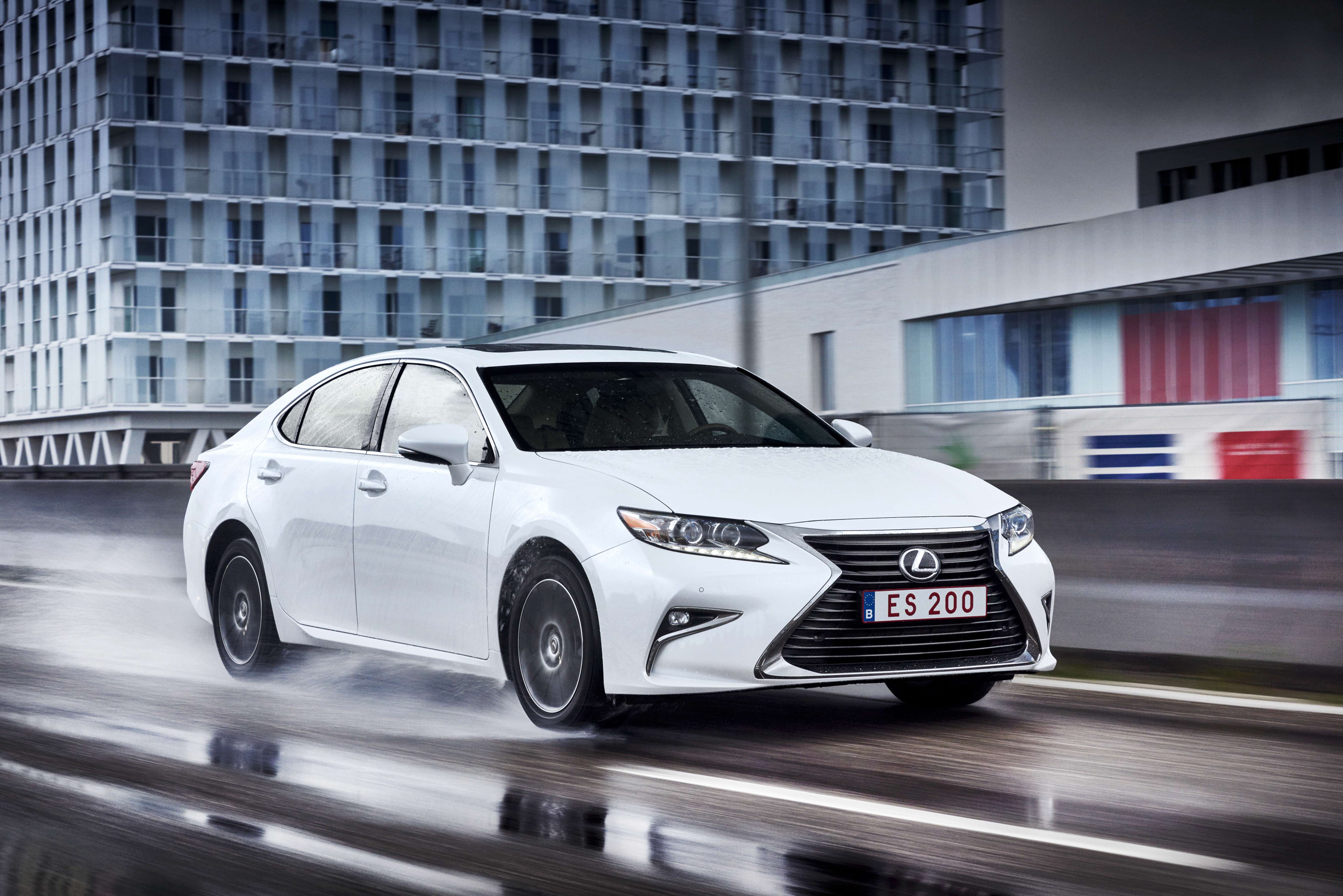 White Lexus ES 200 in motion HD Wallpaper
