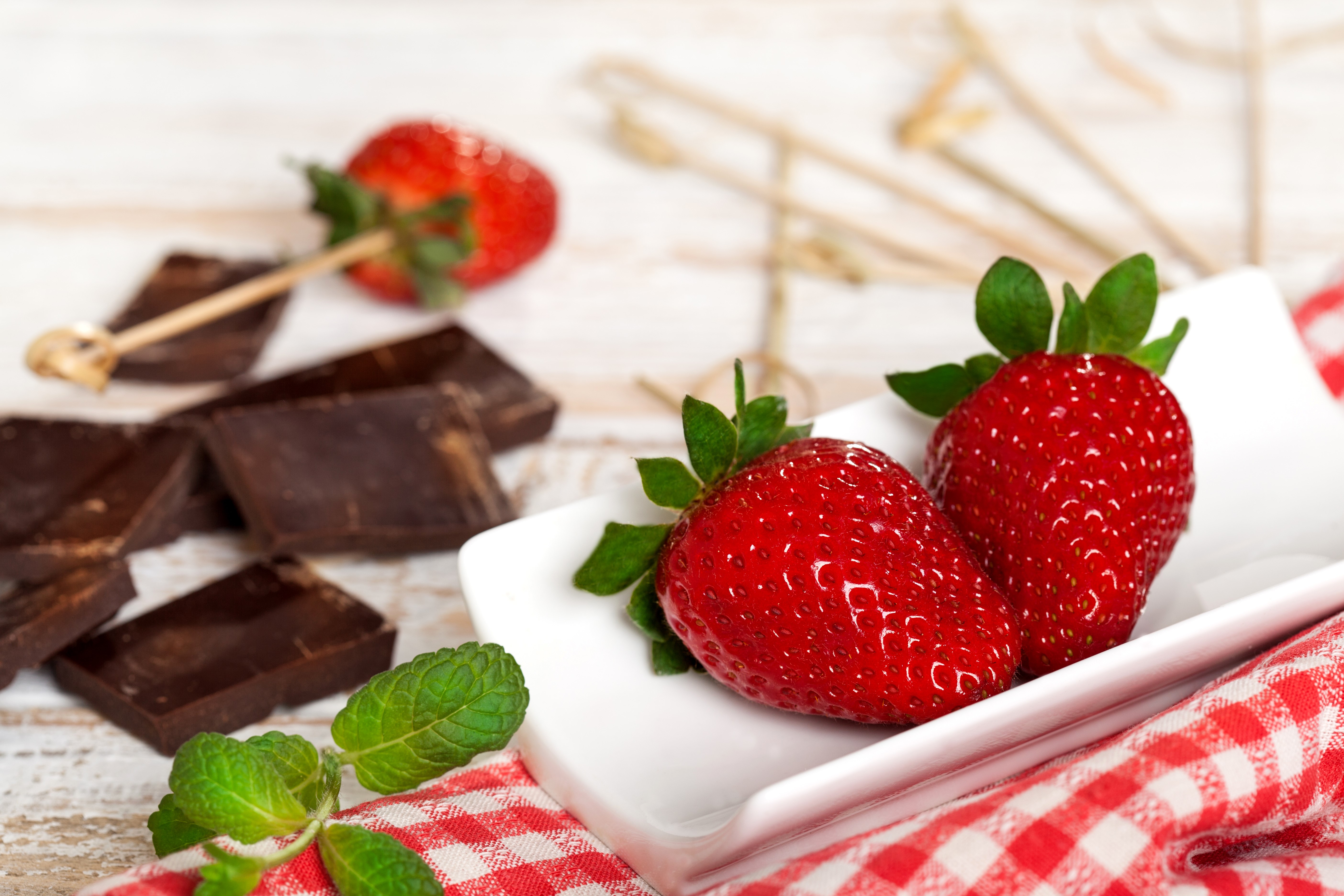 Strawberries and Chocolate HD Wallpaper