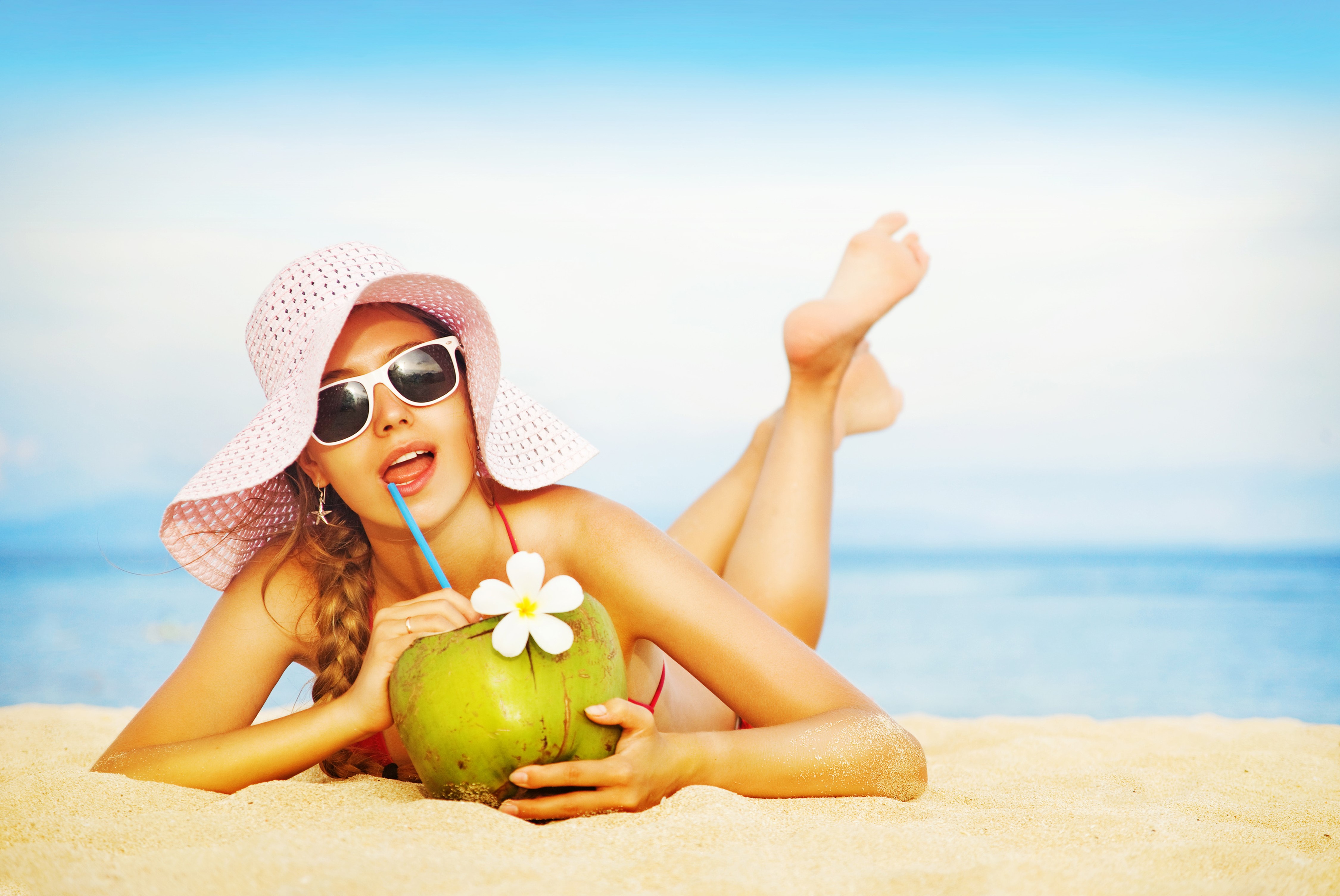 Woman in Hat and Sunglasses Drinking Coconut Juice on Beach HD Wallpaper