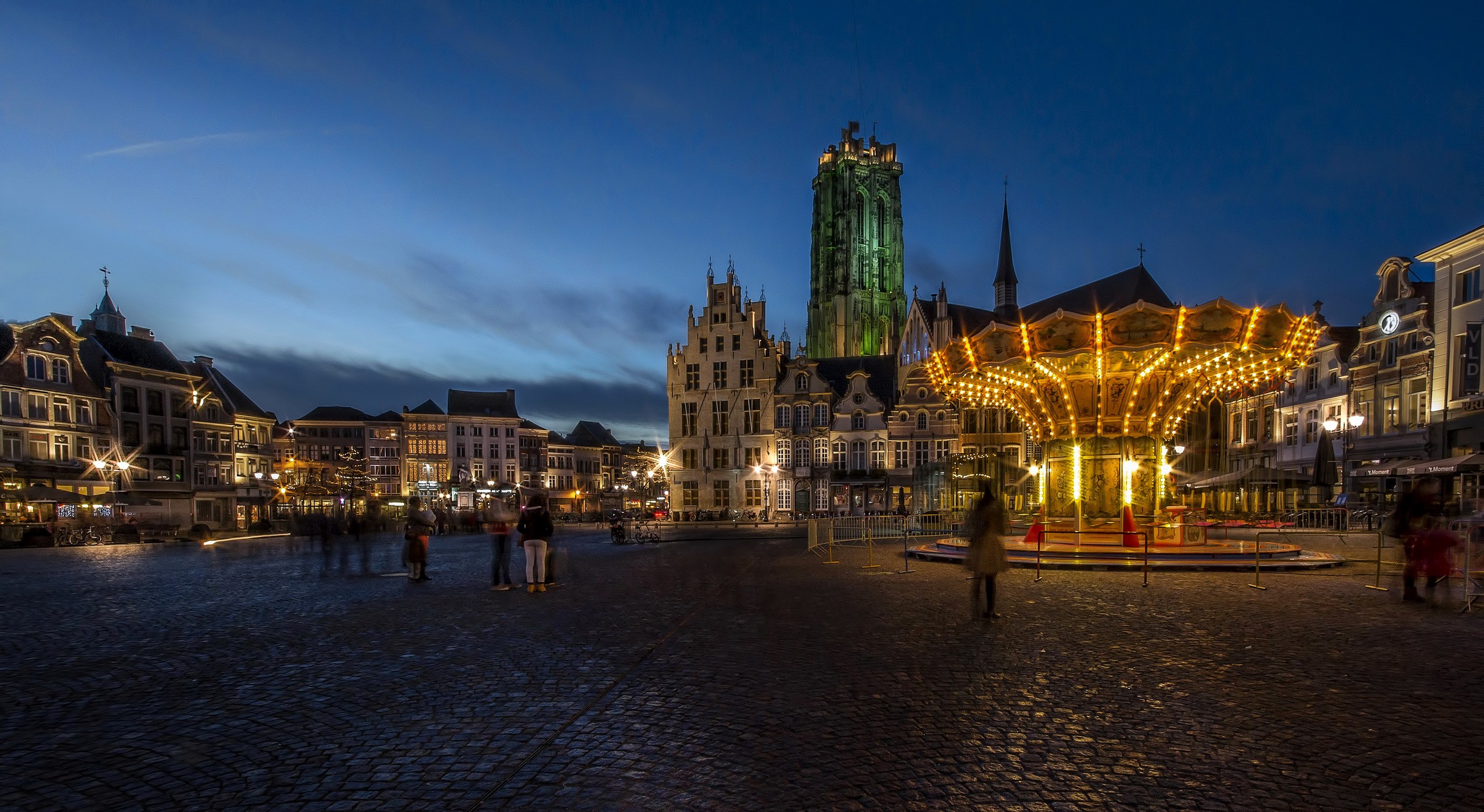 Carousel and buildings in Mechelen, Belgium at night HD Wallpaper