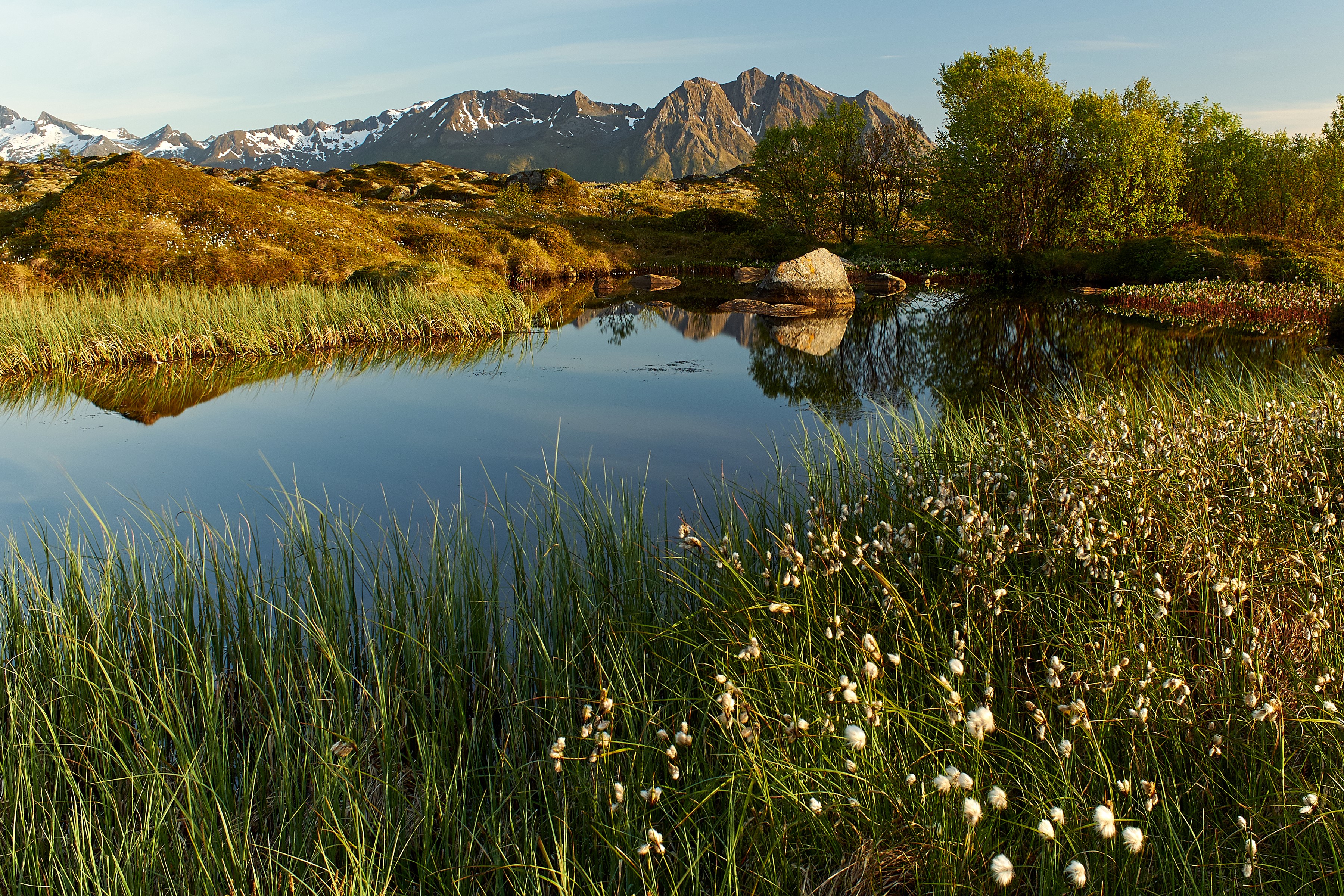 Mountains and lake in Lofoten, Norway HD Wallpaper