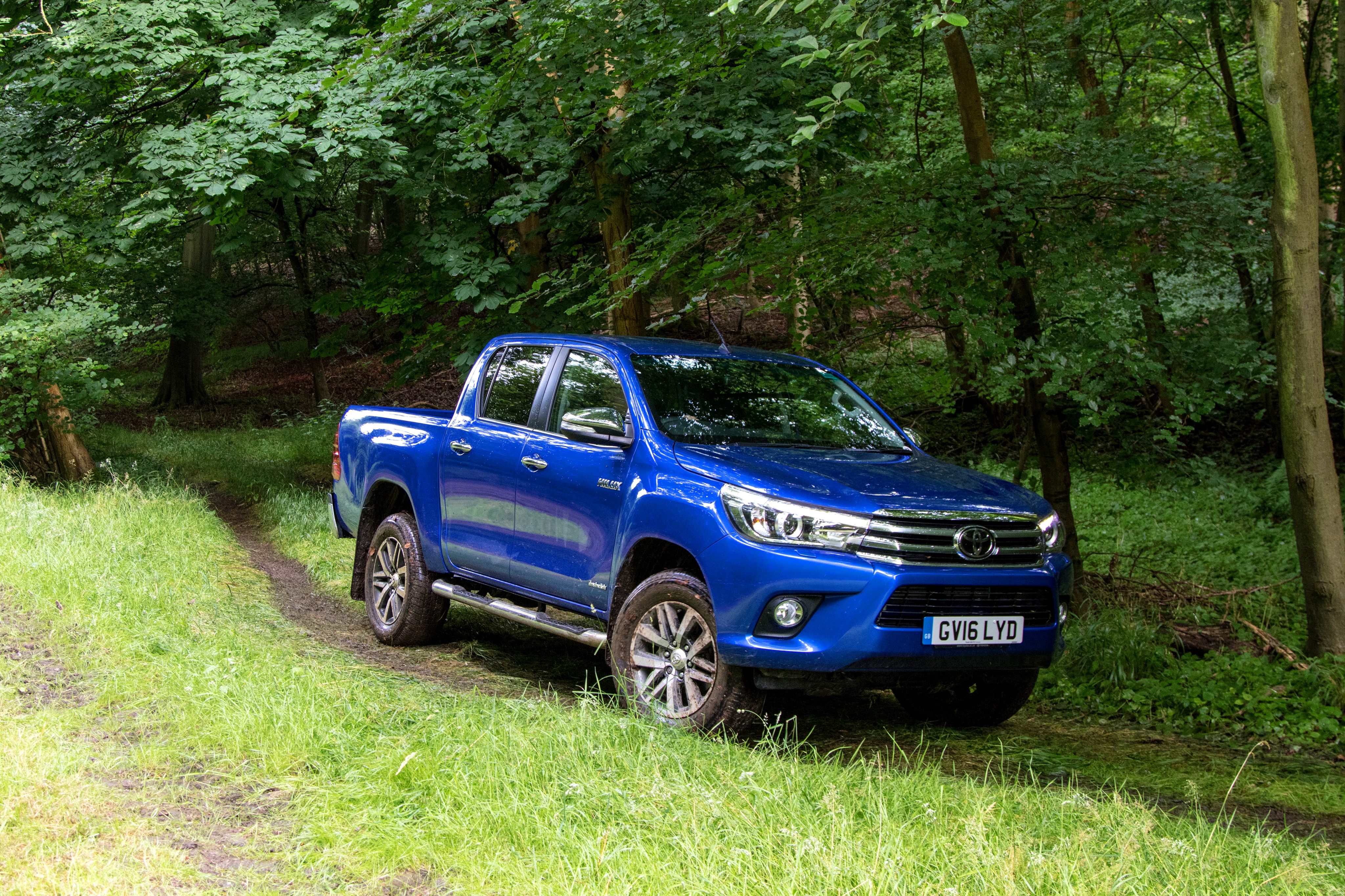 2016 Toyota Hilux Invincible Double Cab HD Wallpaper