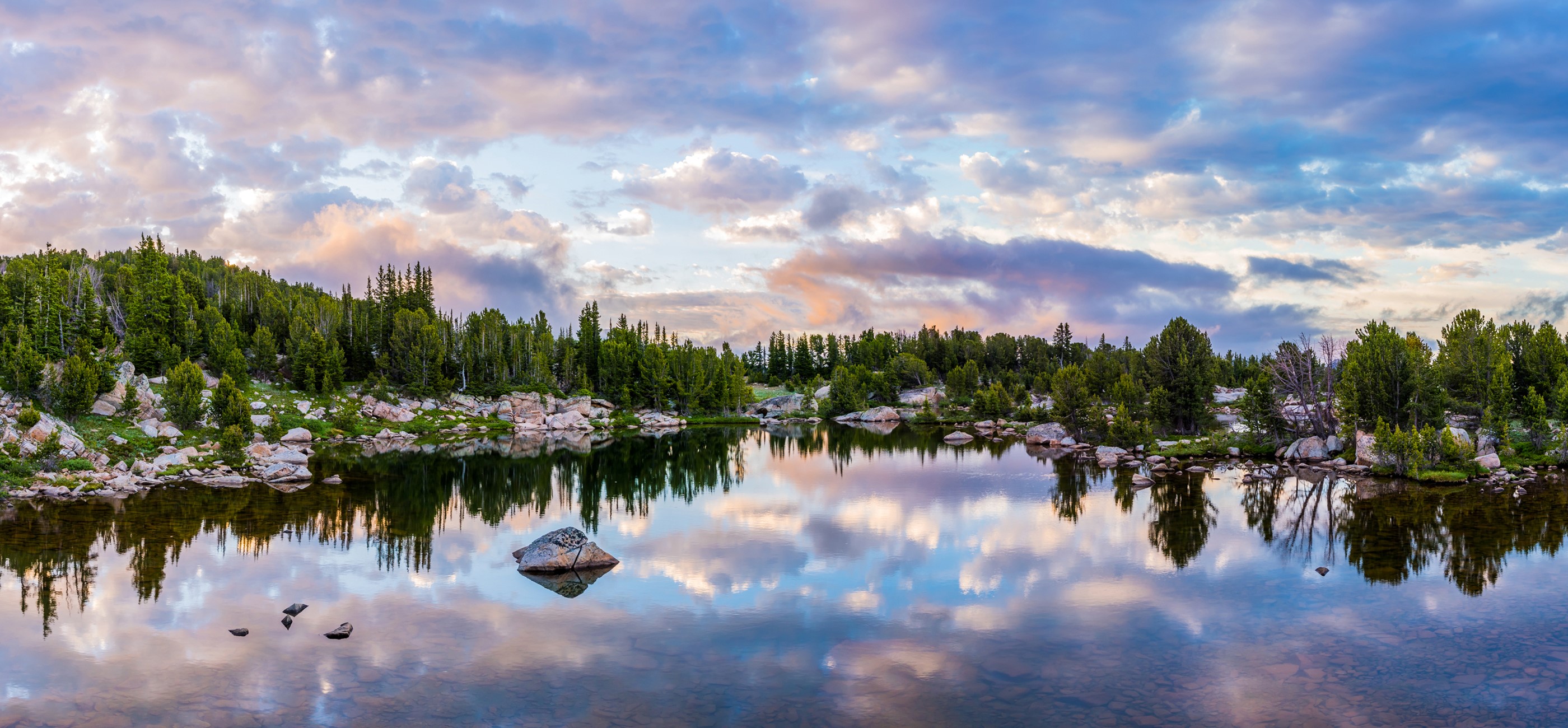 Lake reflection with trees and clouds in Wyoming HD Wallpaper