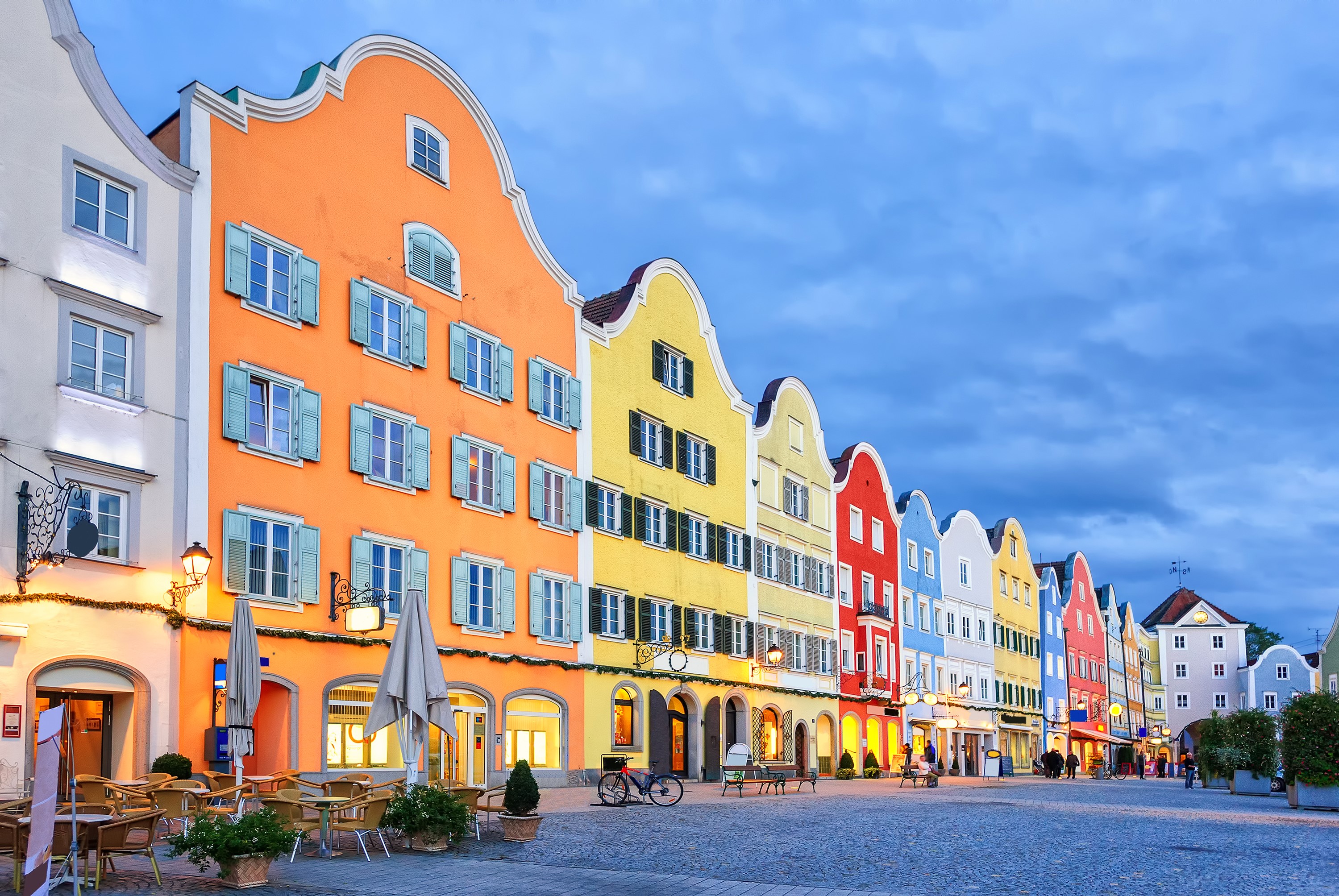 Colorful buildings on a cobblestone street in Scharding, Austria HD Wallpaper