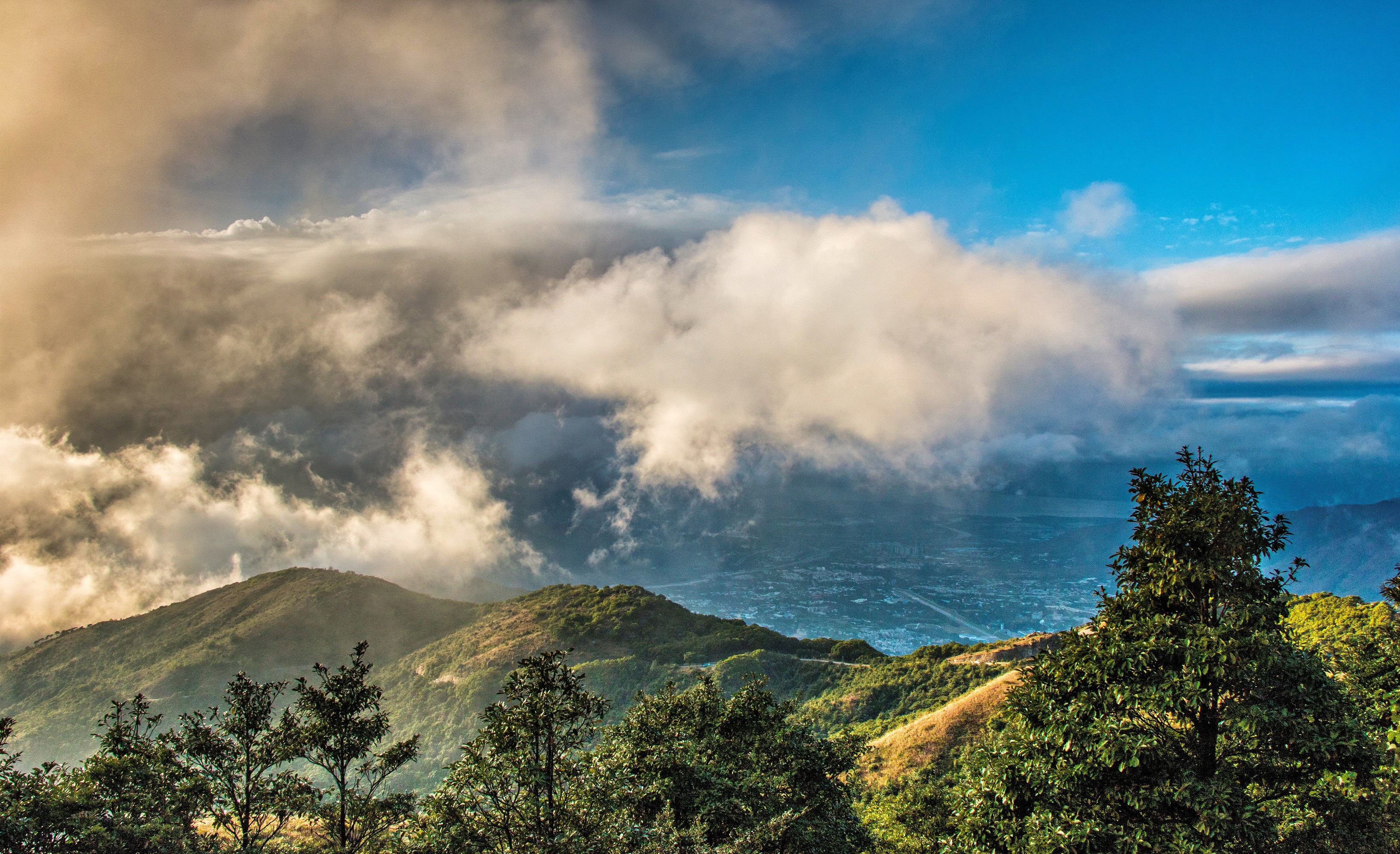 Mountains and clouds over a city in China HD Wallpaper