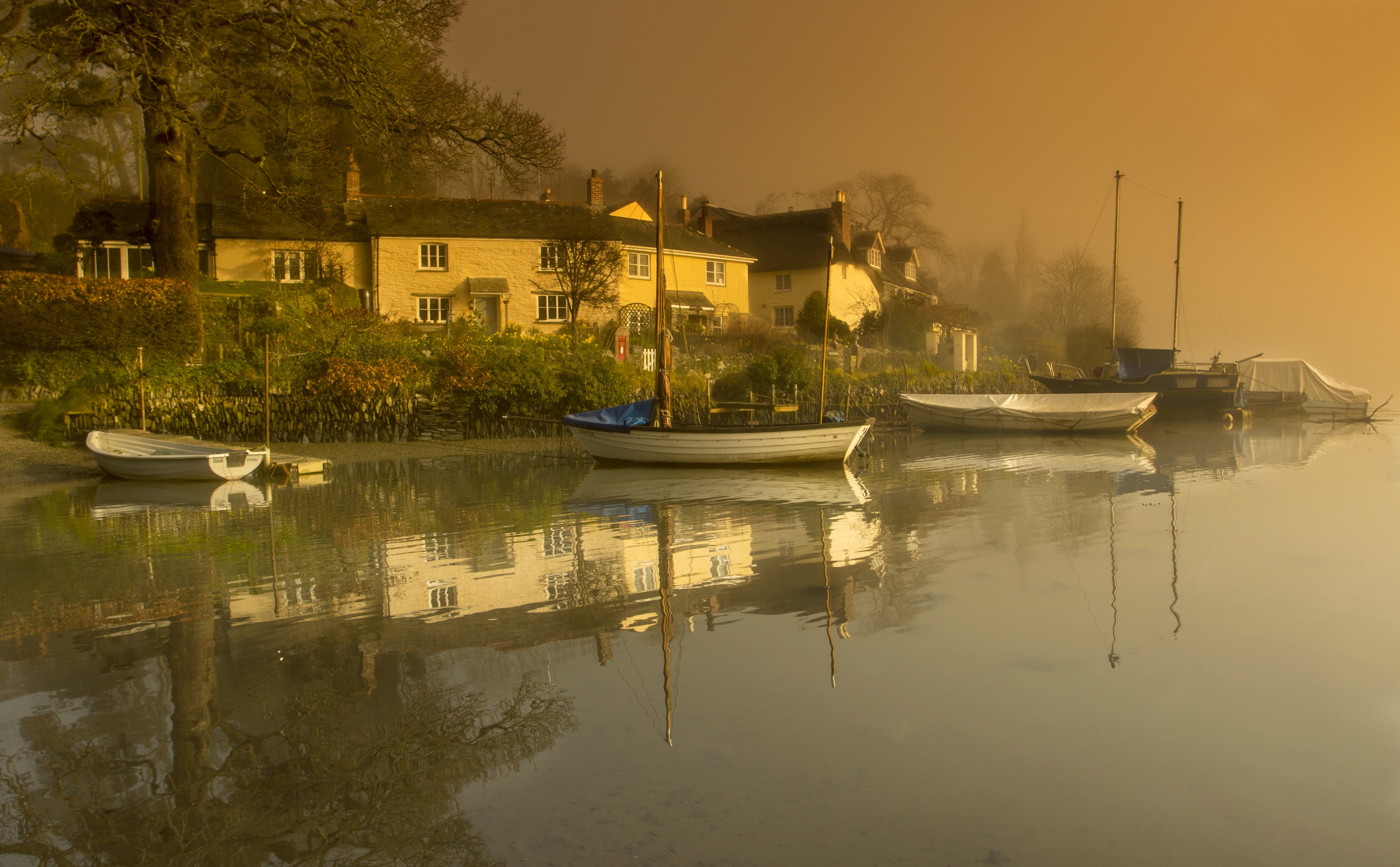 Houses and boats on a river in Cornwall, England HD Wallpaper