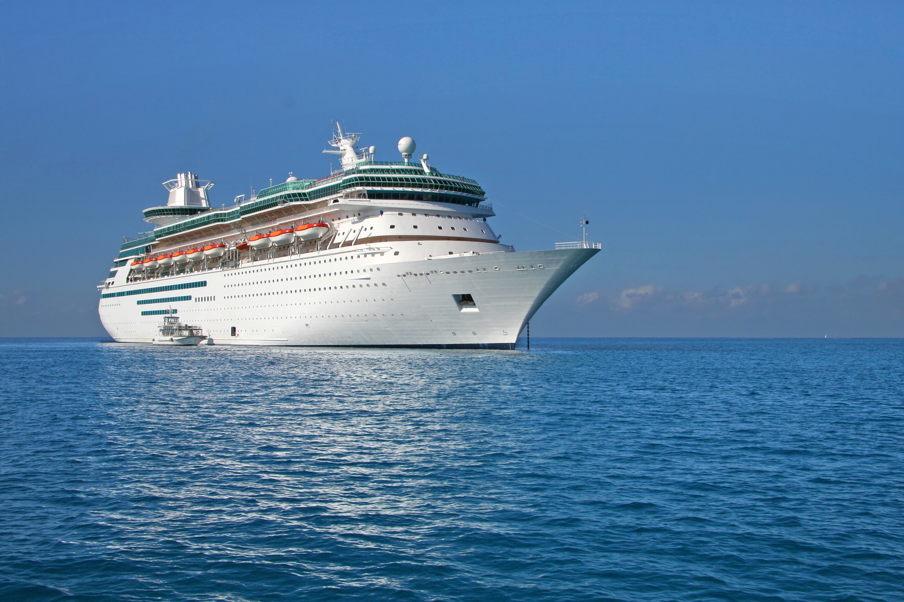 Cruise liner on the sea HD Wallpaper
