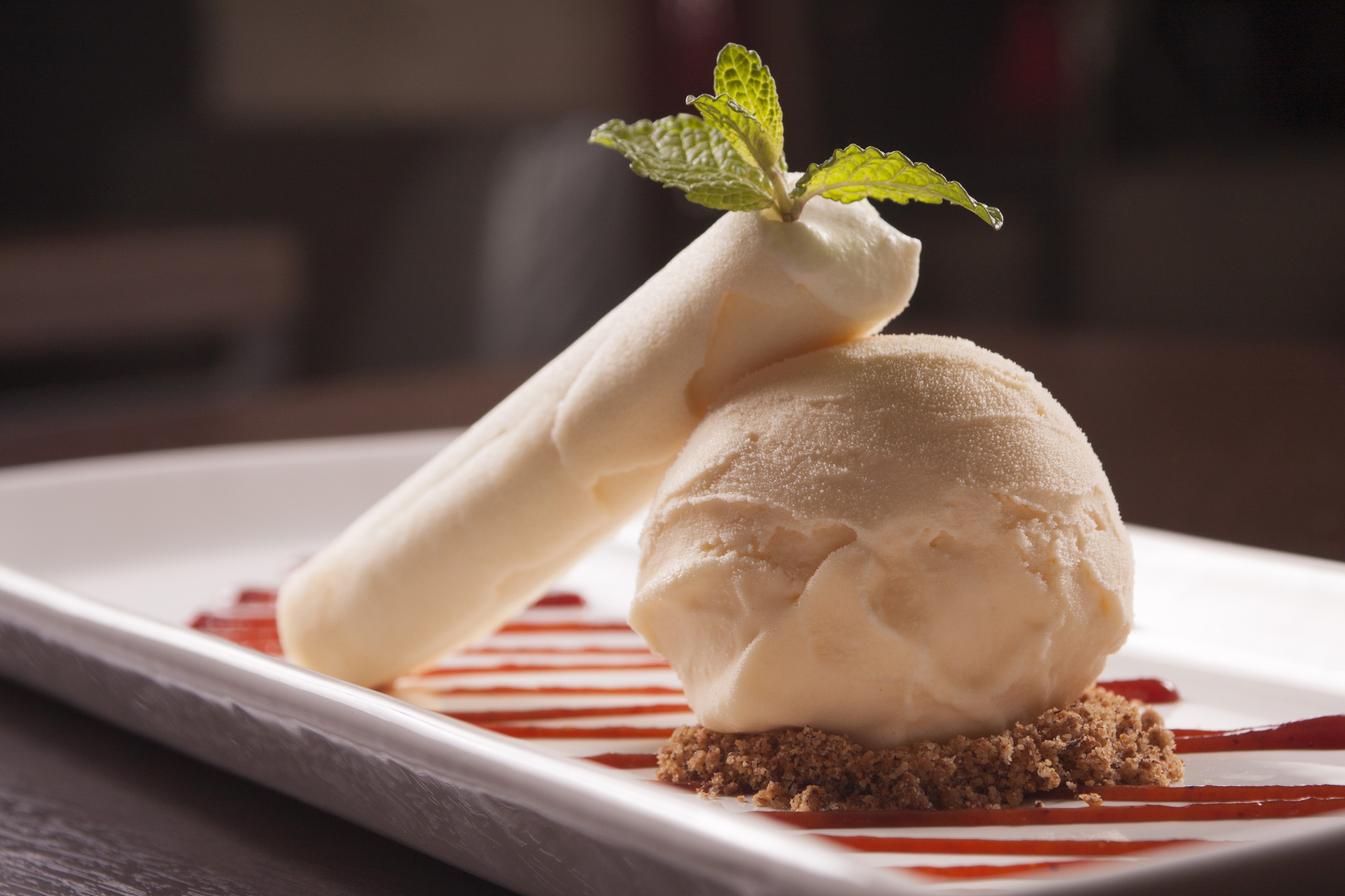 Ice cream with meringue and mint HD Wallpaper