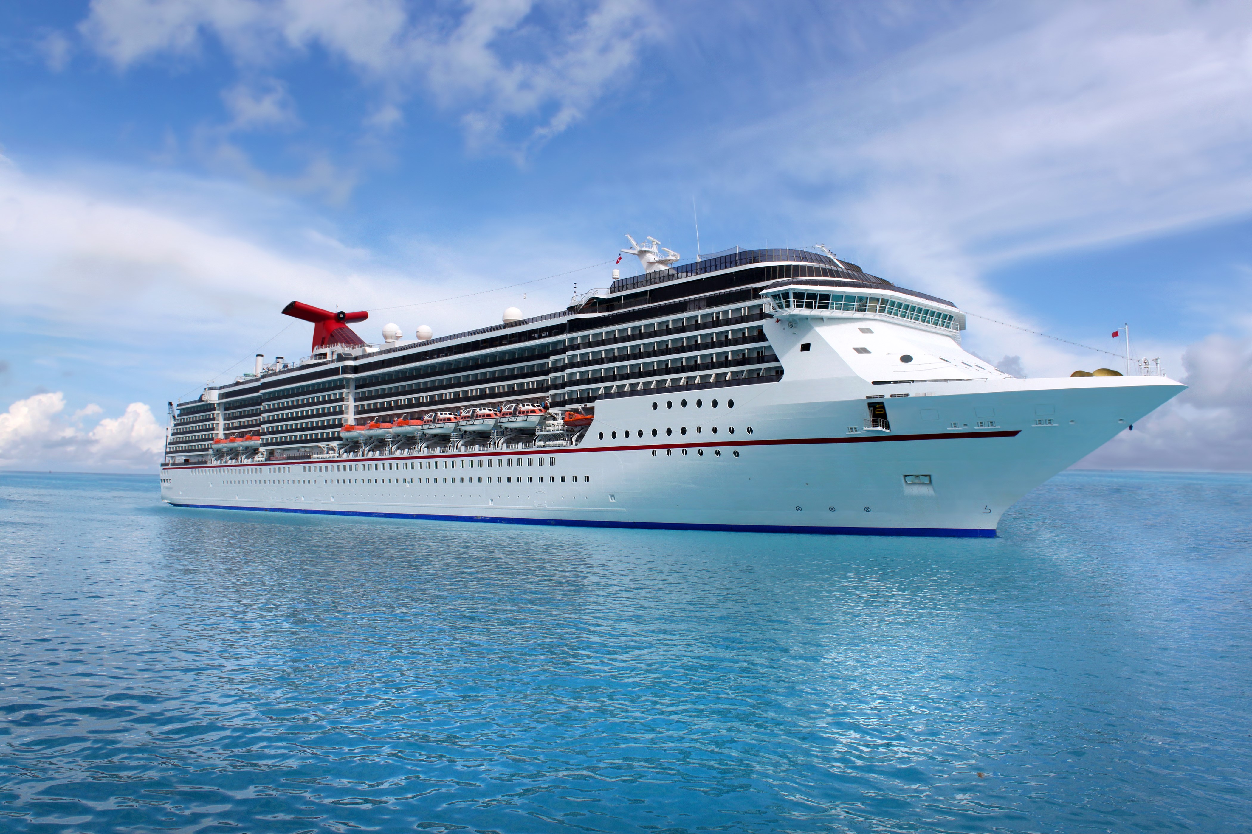 Cruise liner on the sea HD Wallpaper