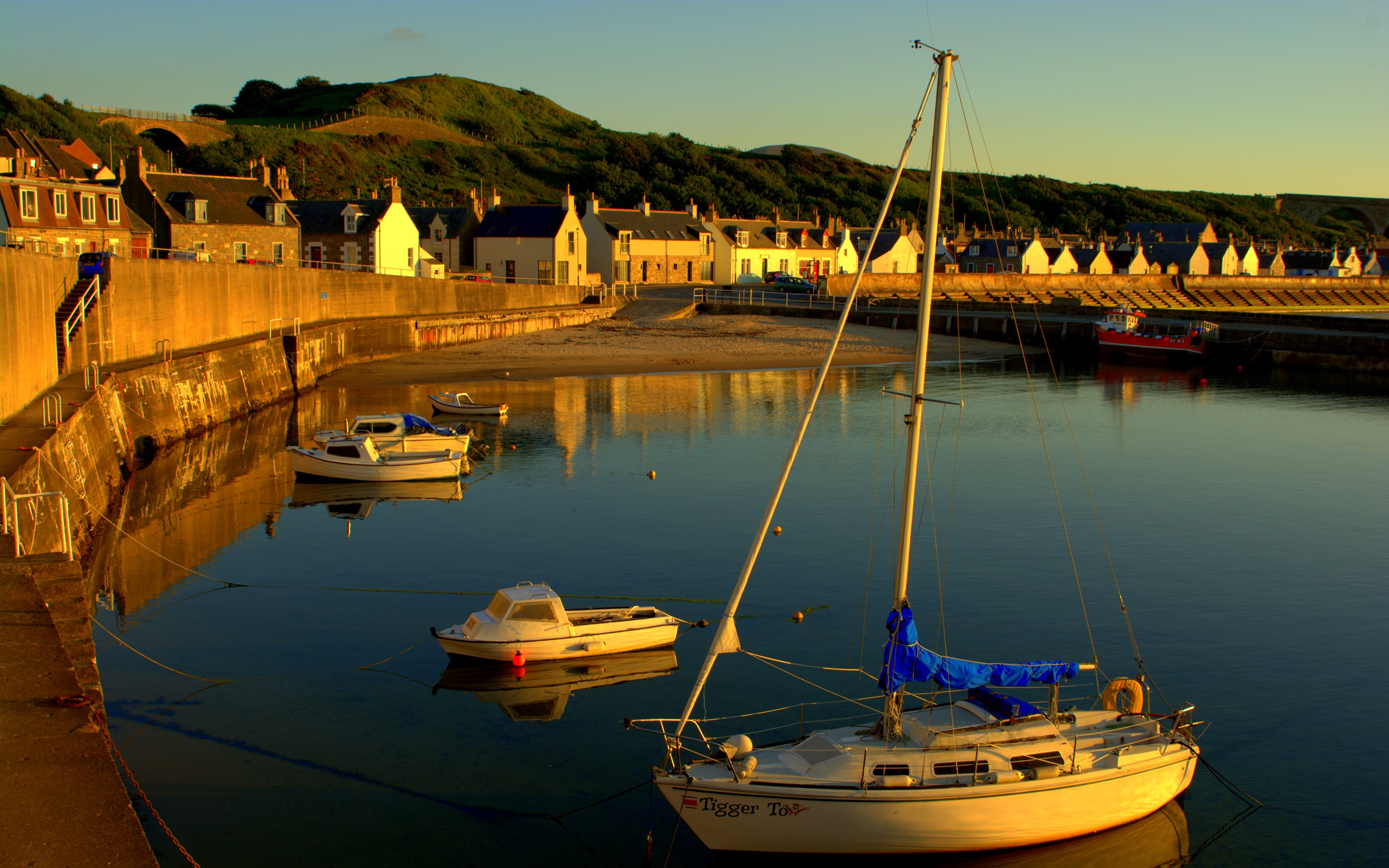 Cullen, Scotland harbor with boats and houses at sunset HD Wallpaper