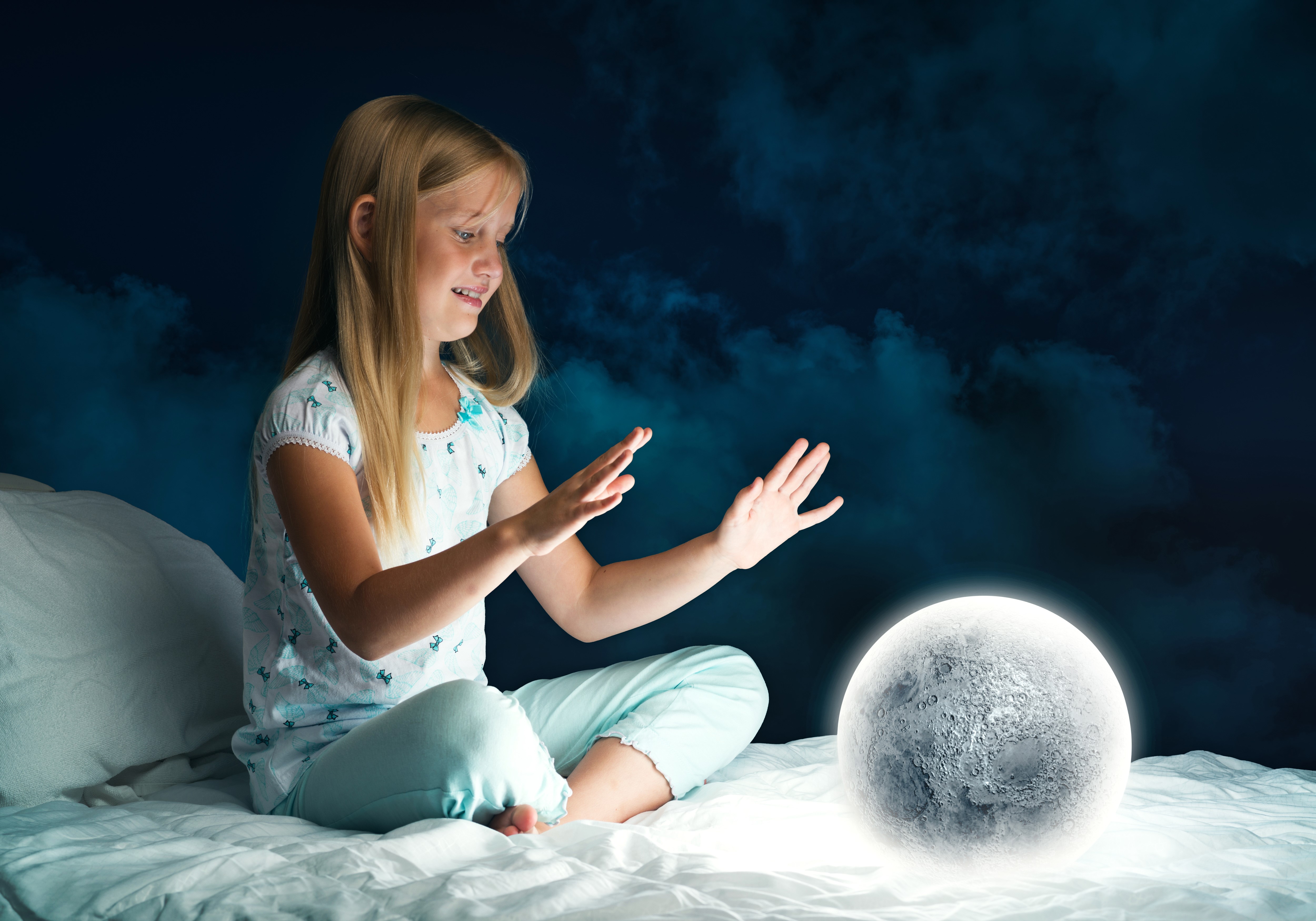 Little girl with moon on bed HD Wallpaper