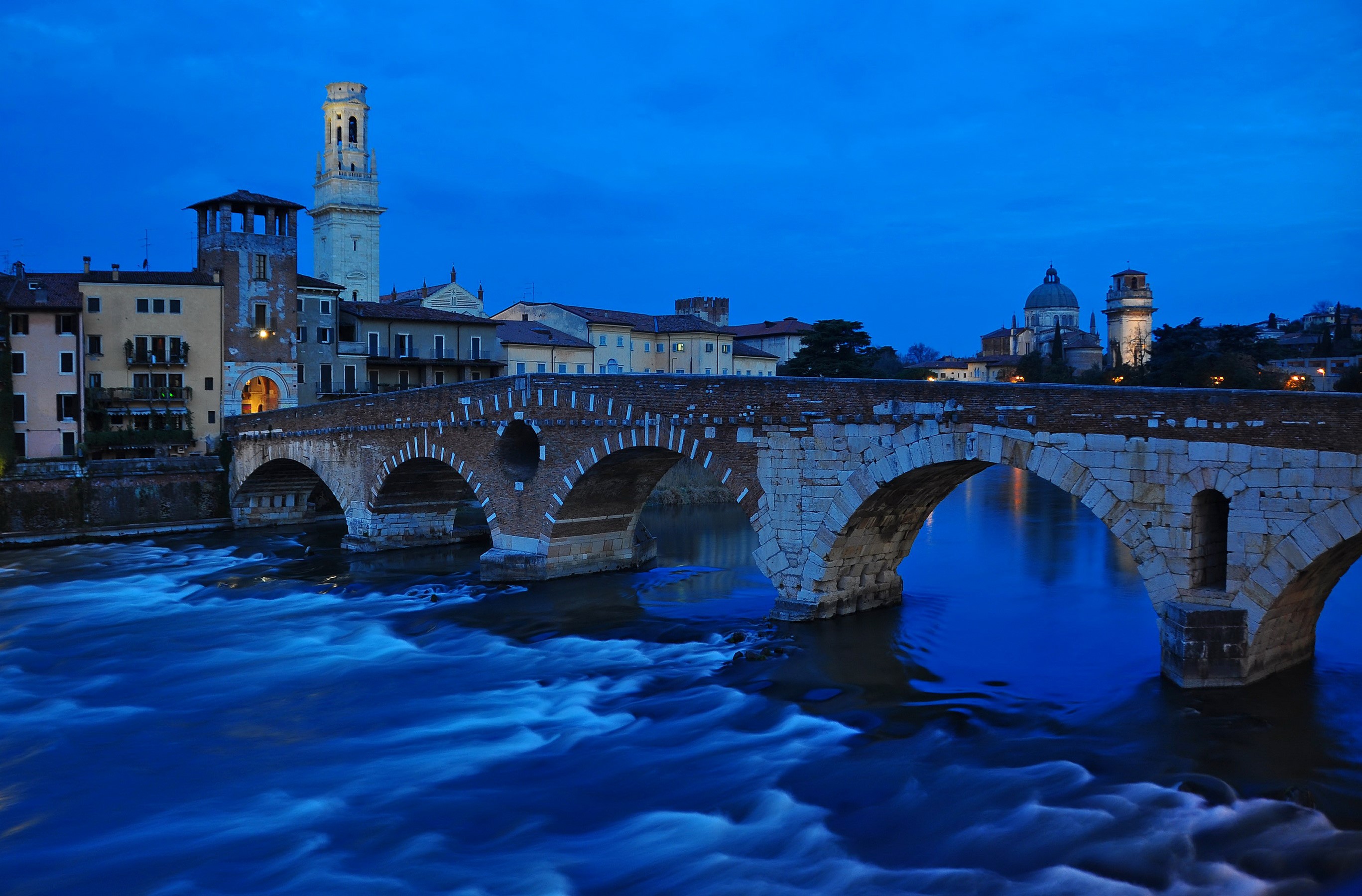 Ponte Pietra bridge over Adige River in Verona at night HD Wallpaper
