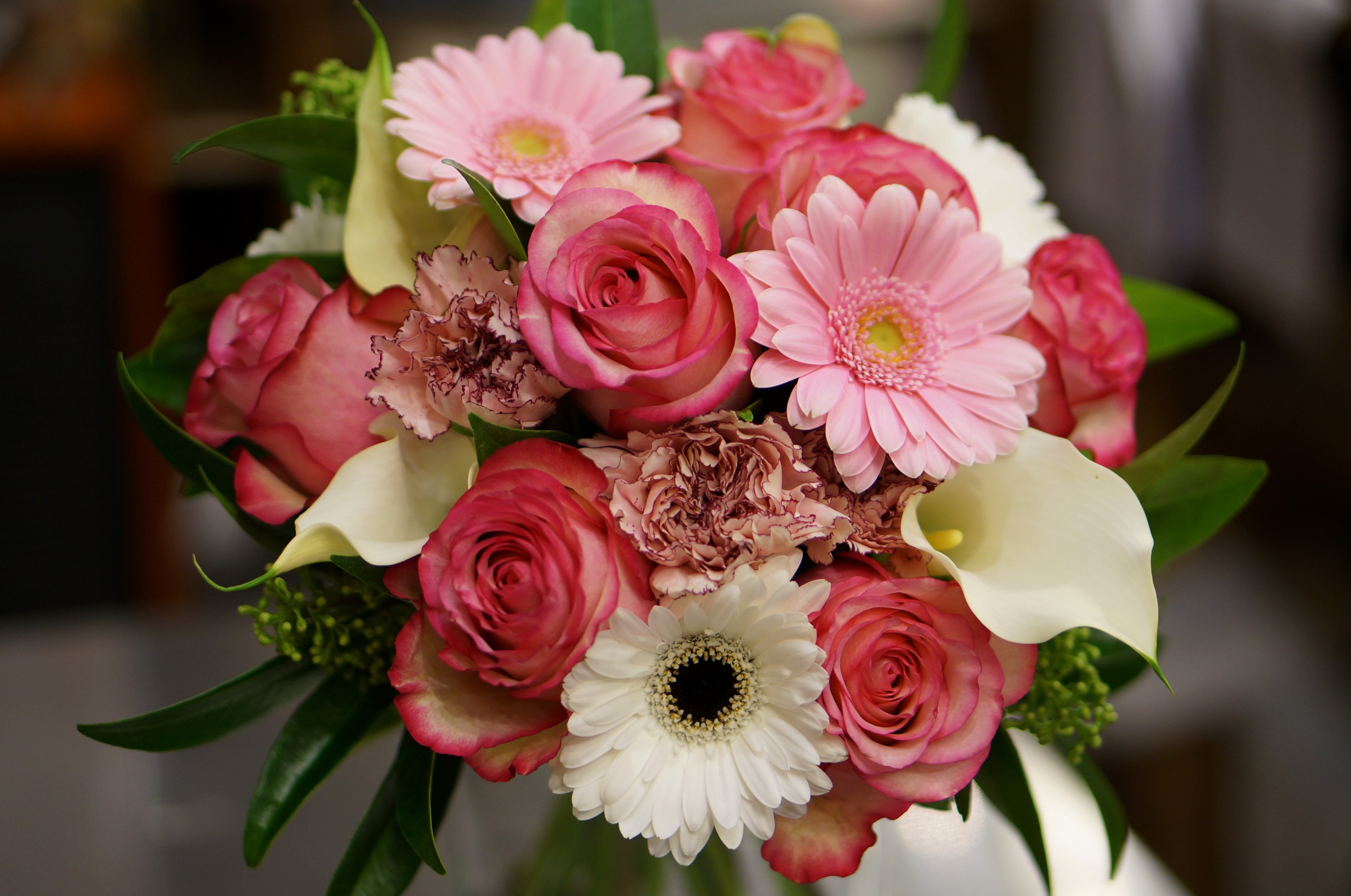 Bouquet of Roses, Gerberas, and Calla Lilies HD Wallpaper