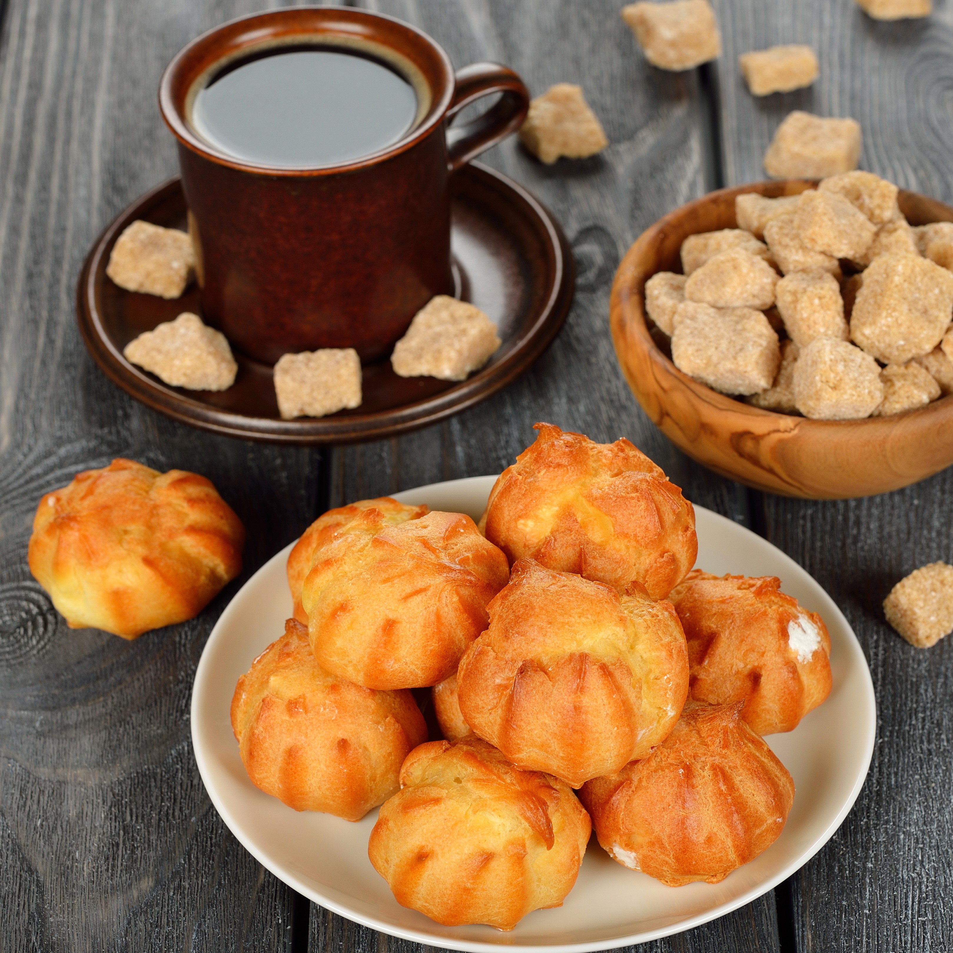Coffee cup with pastries and sugar cubes HD Wallpaper