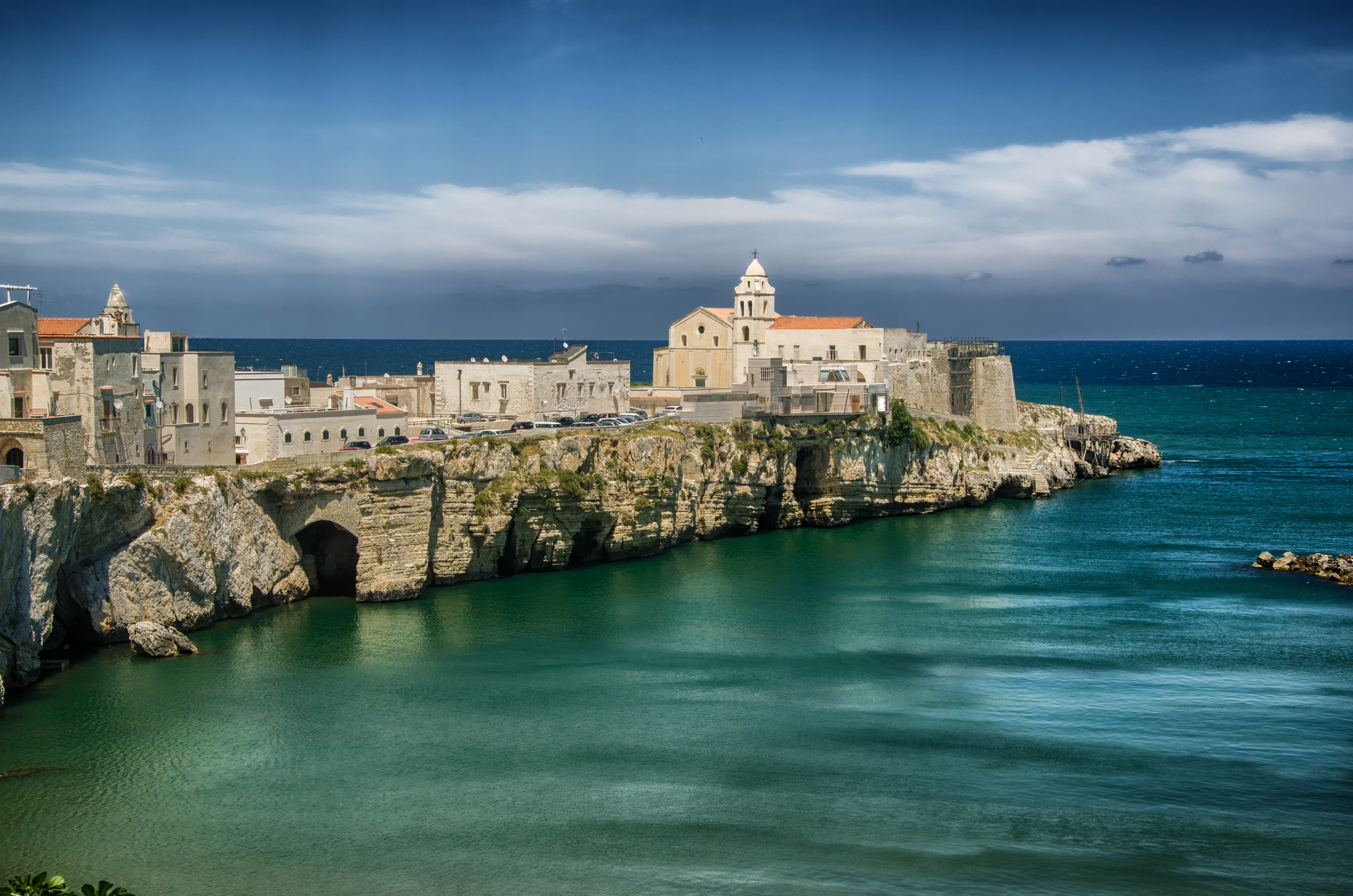 Vieste, Puglia, Italy - Houses on a Crag by the Sea HD Wallpaper