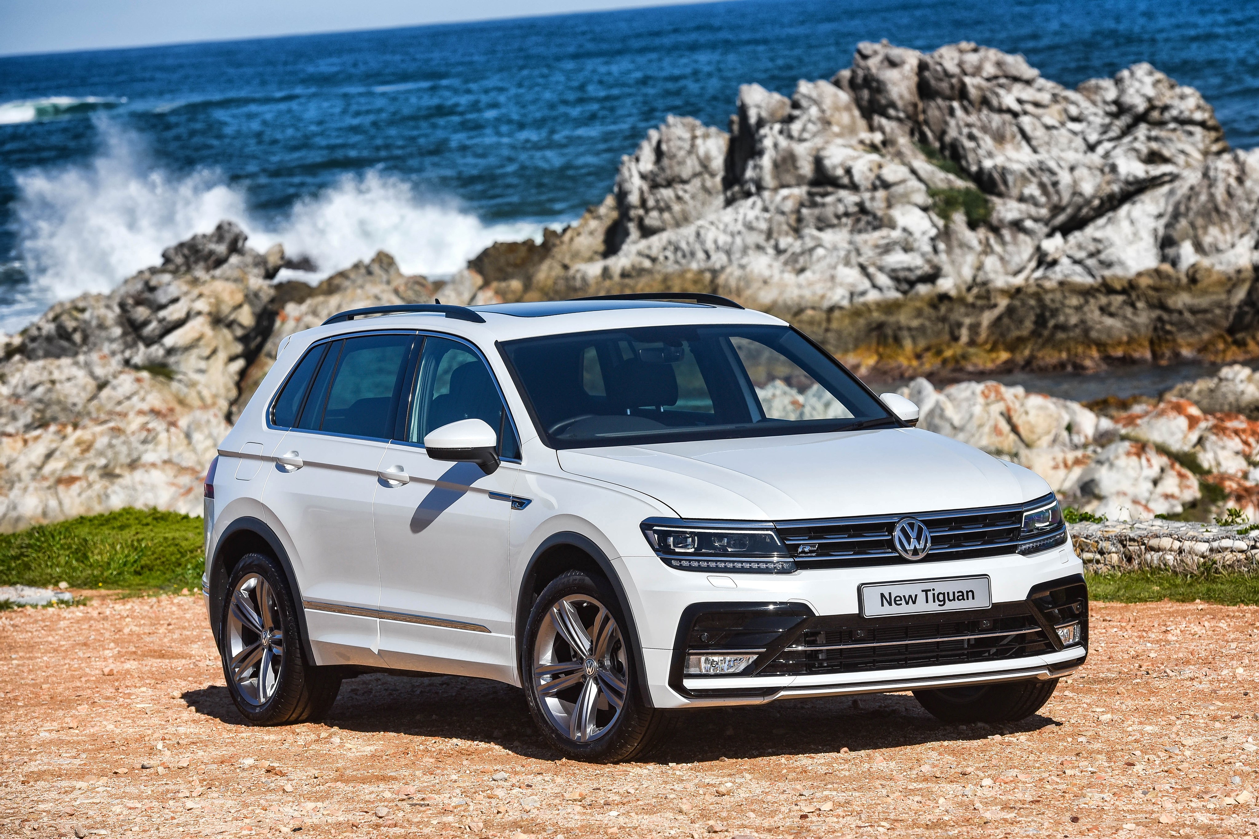 White 2016 Volkswagen Tiguan R-Line HD Wallpaper