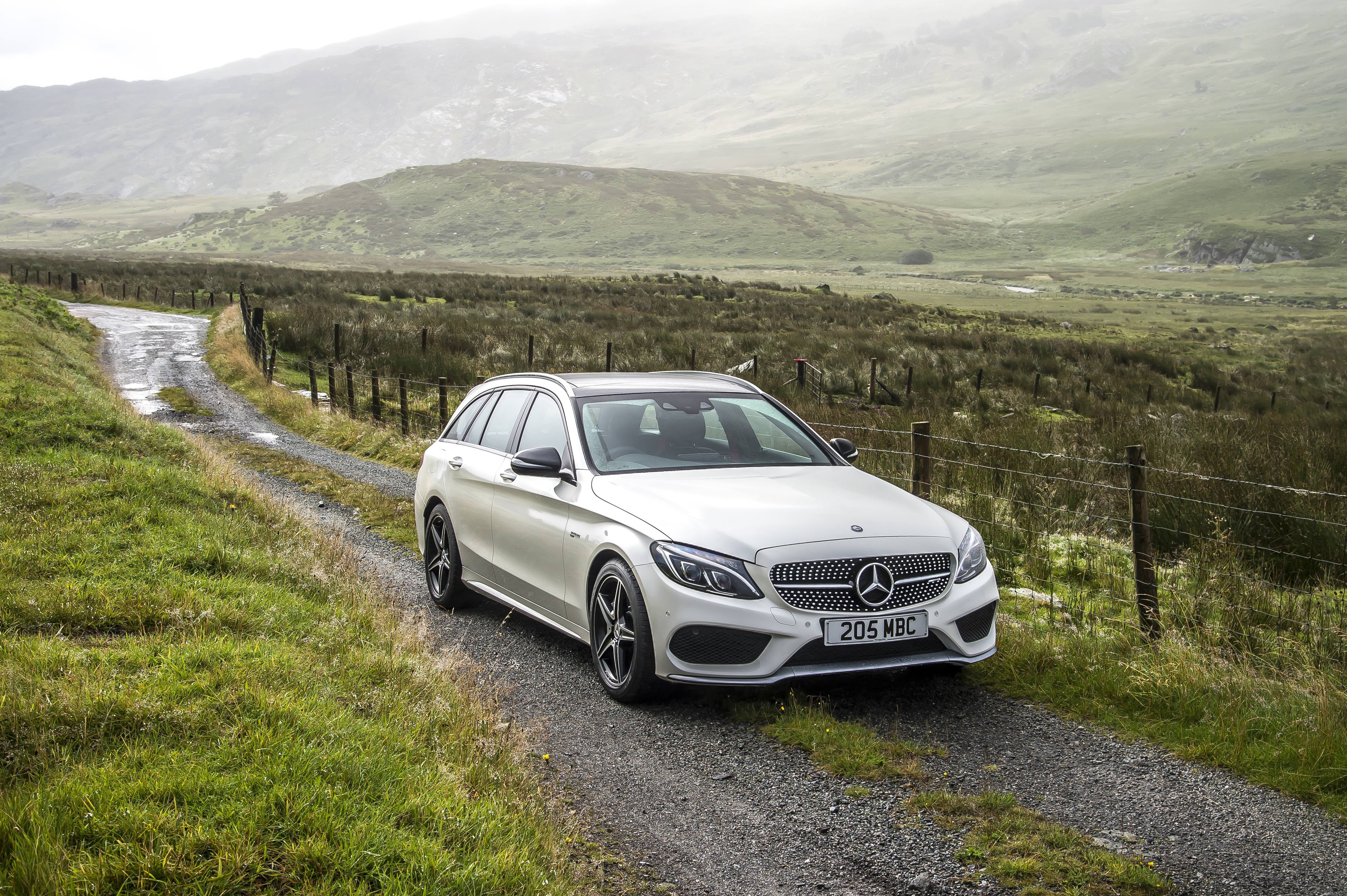 White 2016 Mercedes-Benz AMG C 43 4MATIC Estate HD Wallpaper