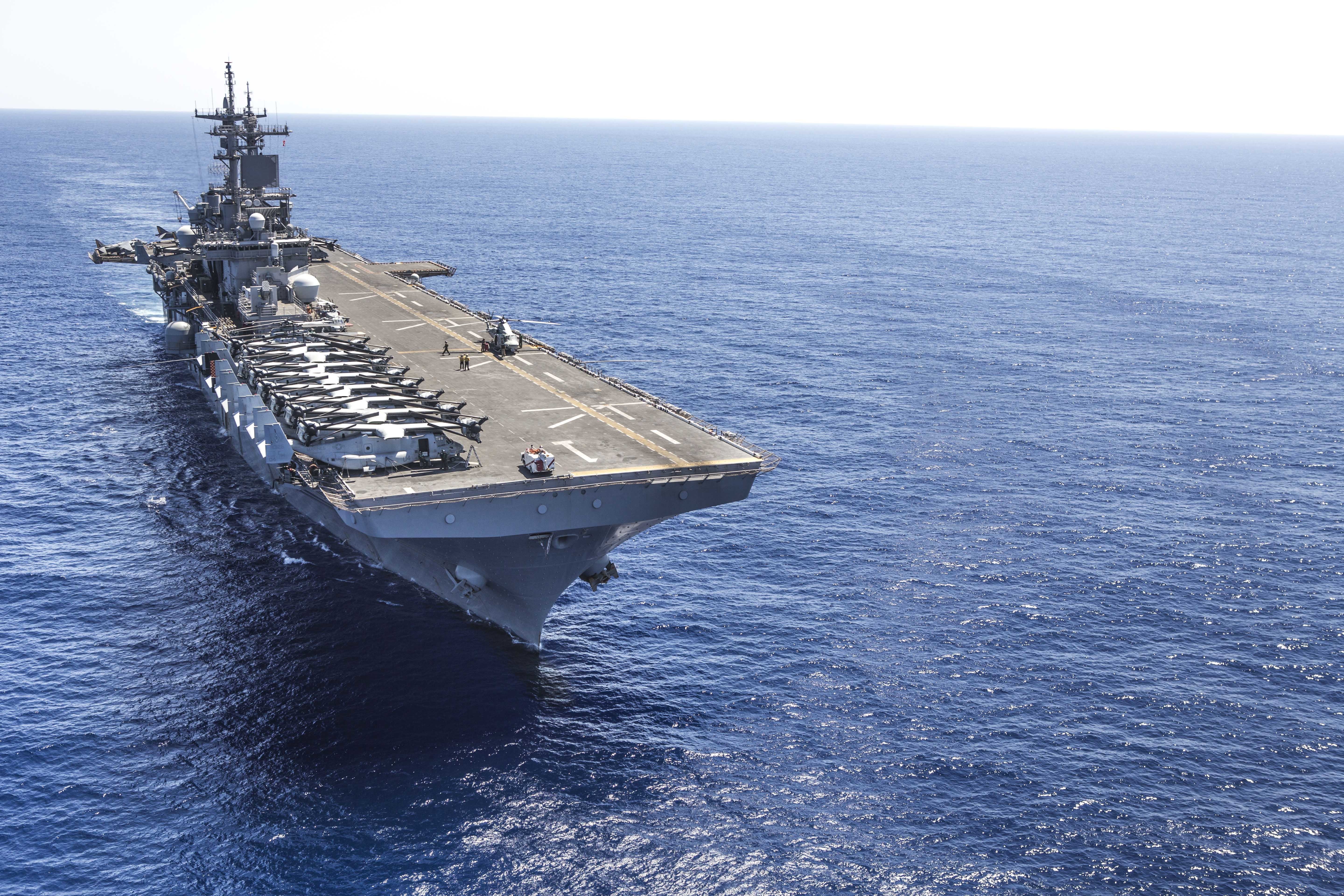Amphibious assault ship USS Wasp (LHD 1) sailing on the ocean HD Wallpaper