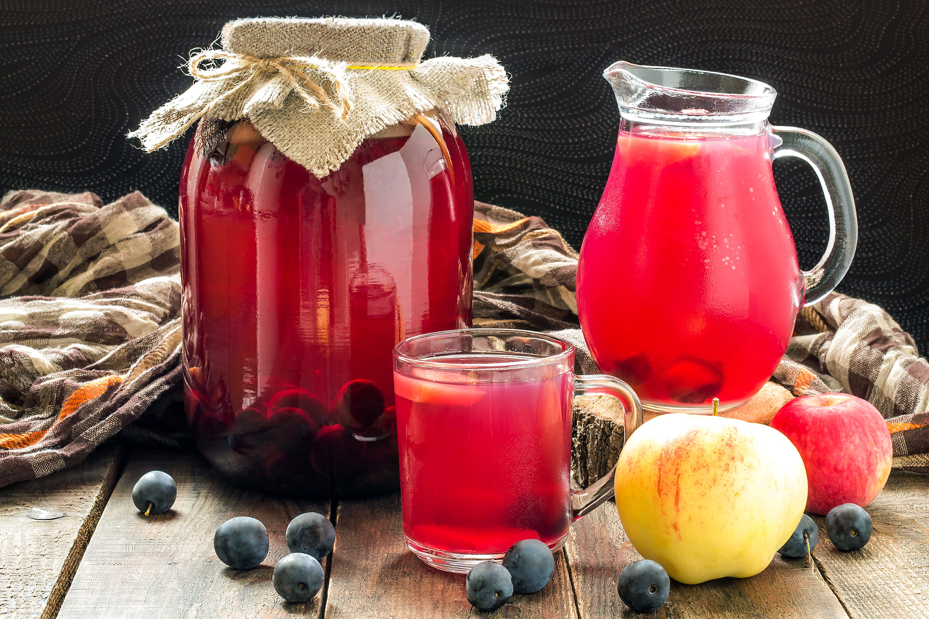 Jar and pitcher of fruit drink with apples and plums HD Wallpaper