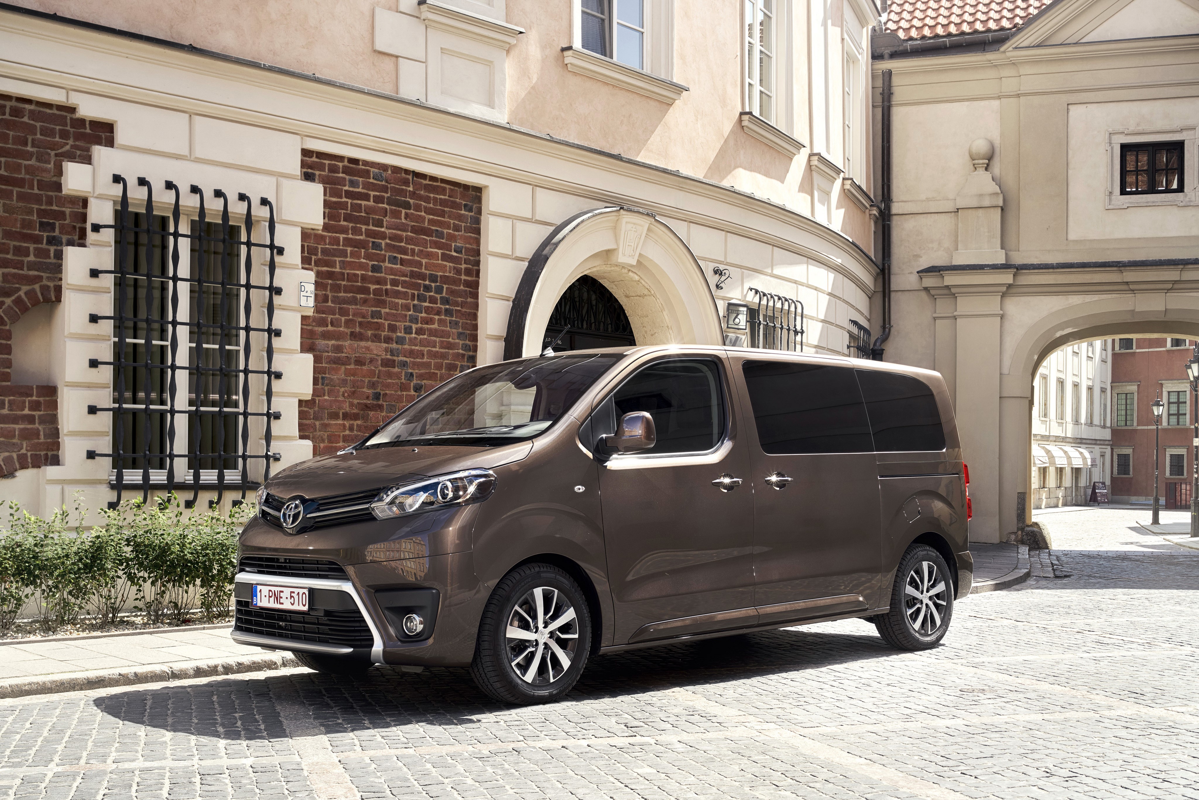 4K 2016 Toyota ProAce Verso HD Wallpaper