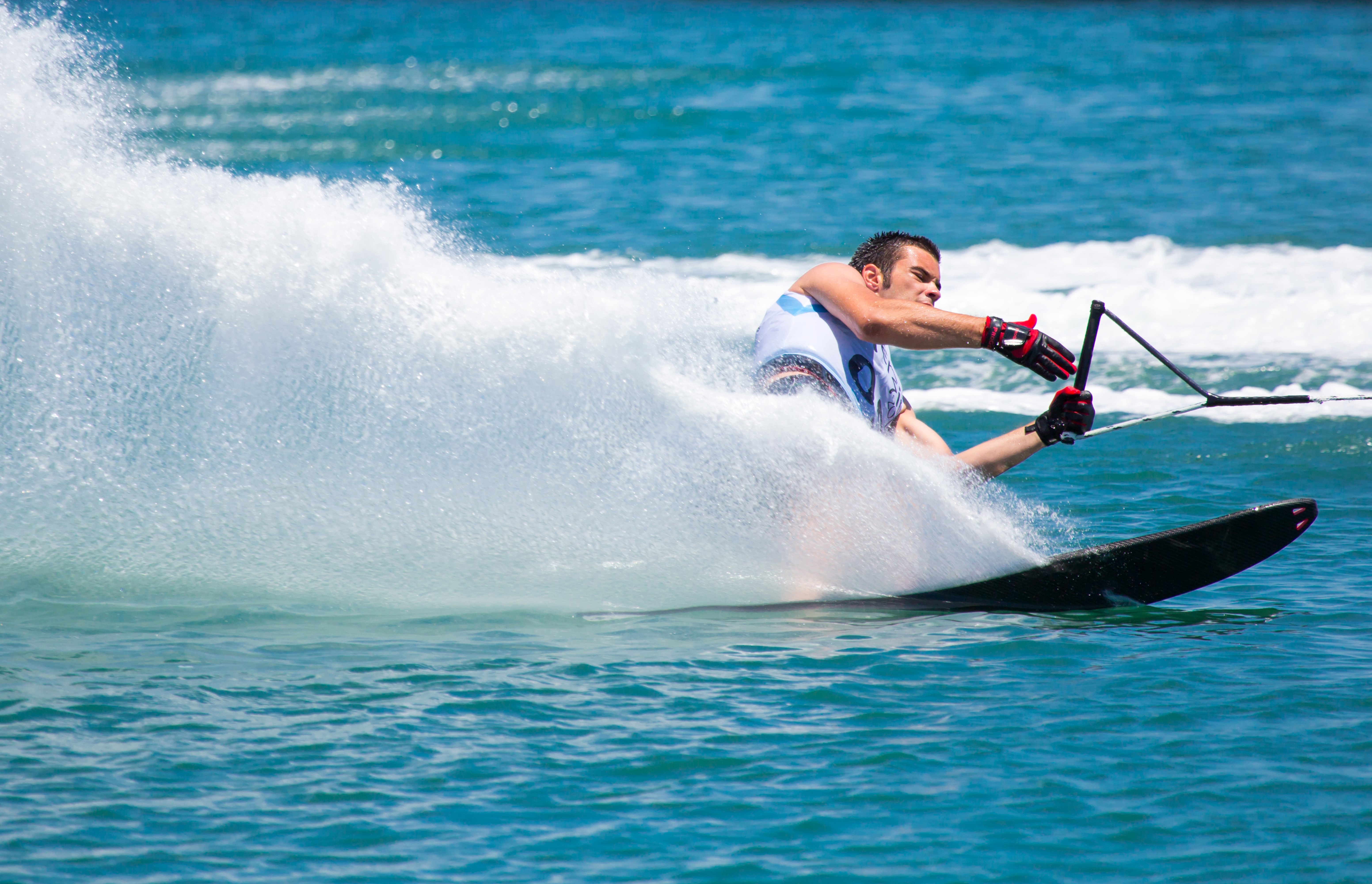 Man water skiing creating a large splash HD Wallpaper