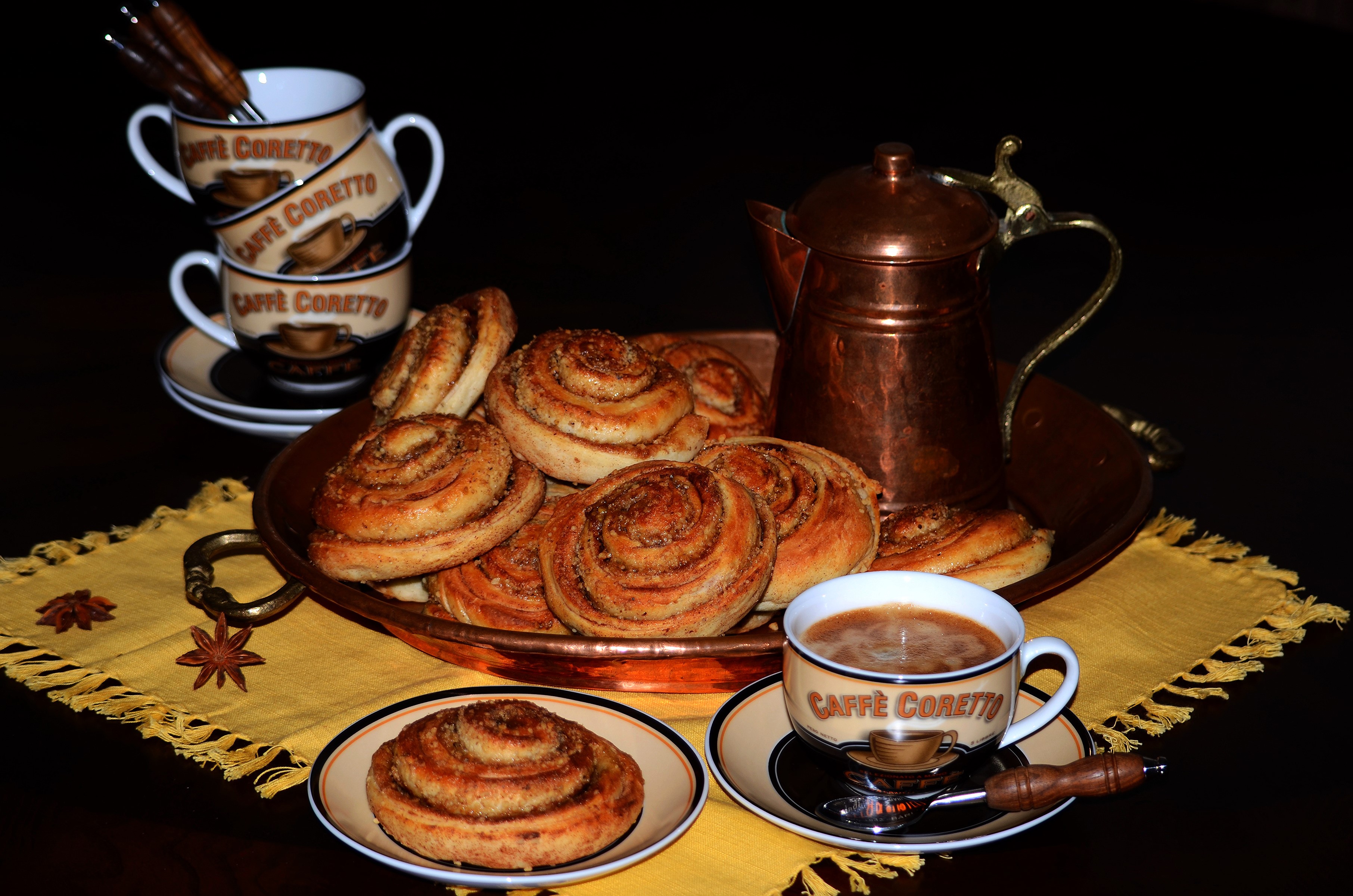 Cinnamon buns with coffee and copper pot HD Wallpaper
