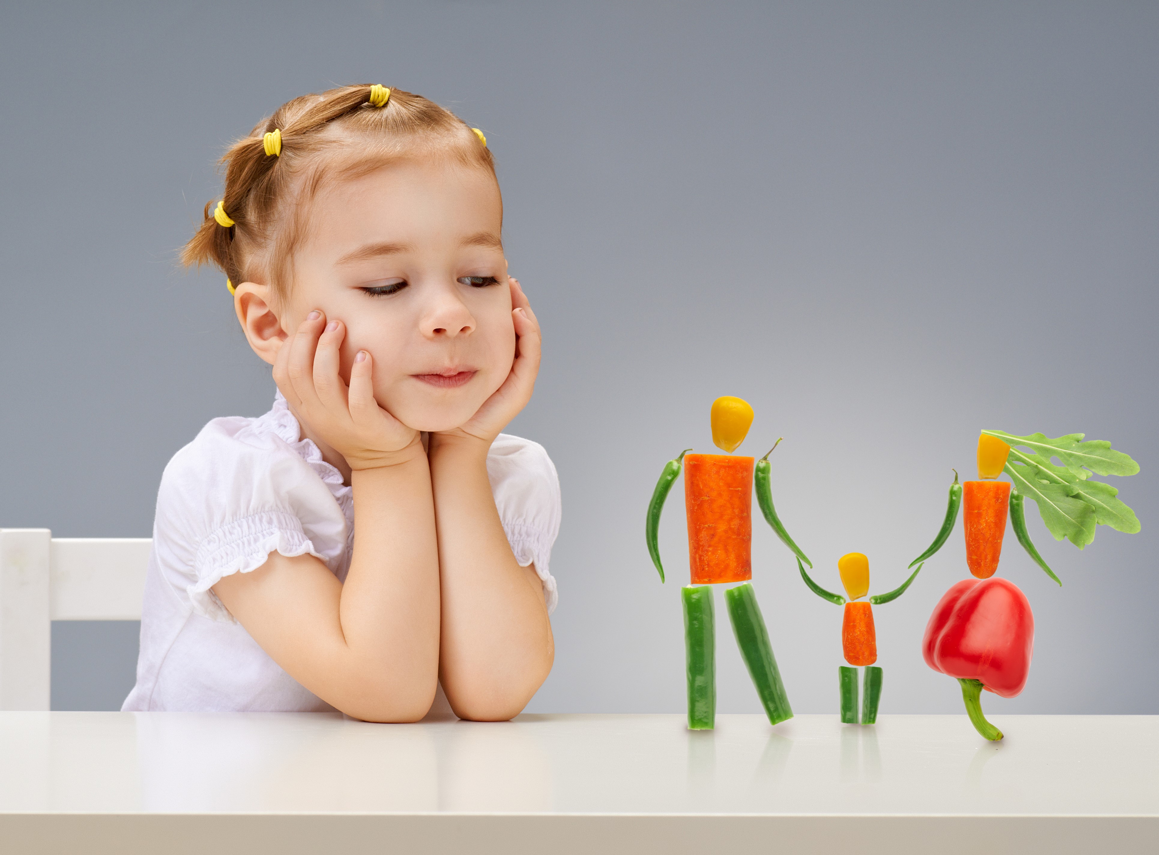 Little girl looking at vegetable family HD Wallpaper
