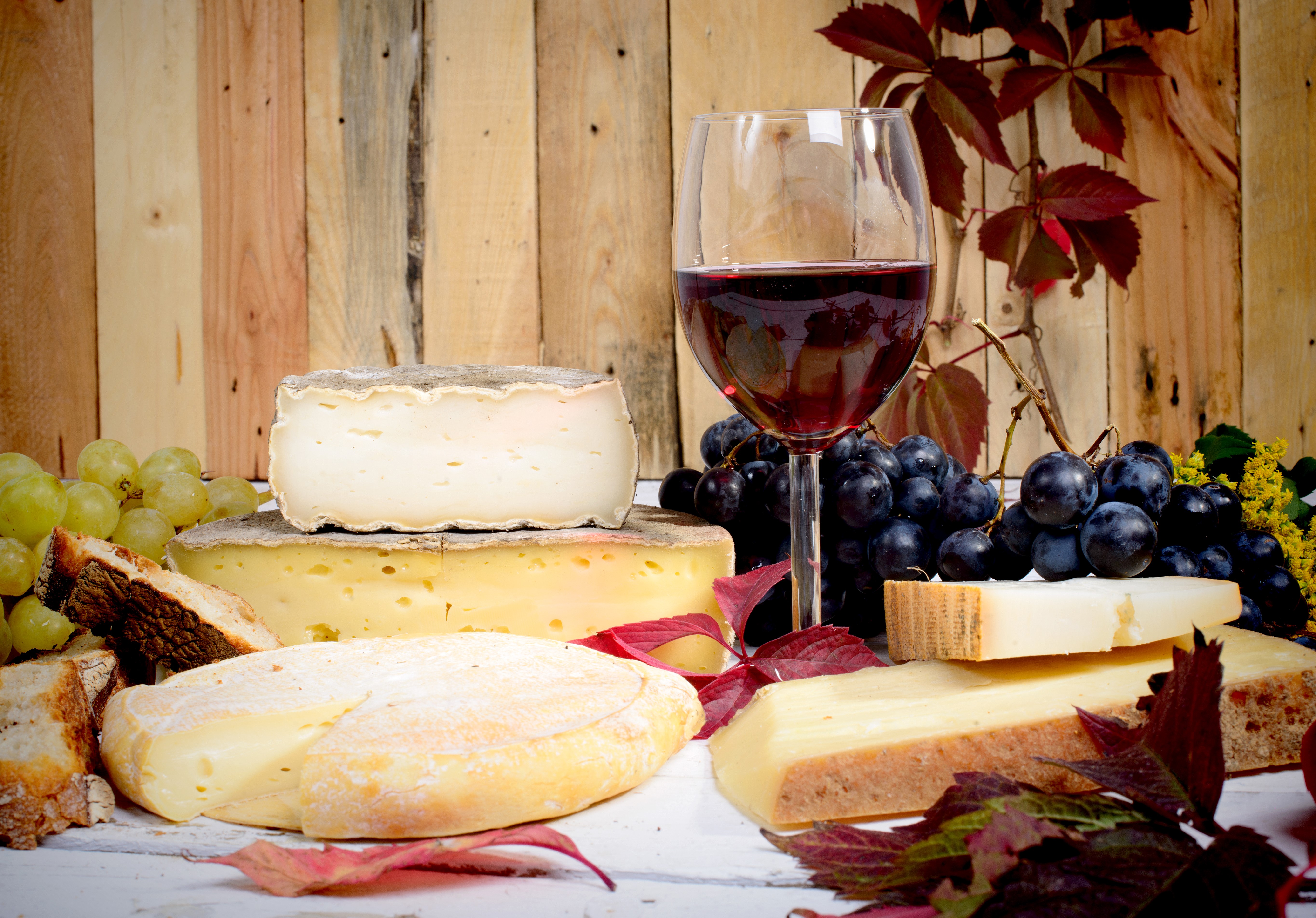 Still-life of cheese, grapes, and red wine HD Wallpaper