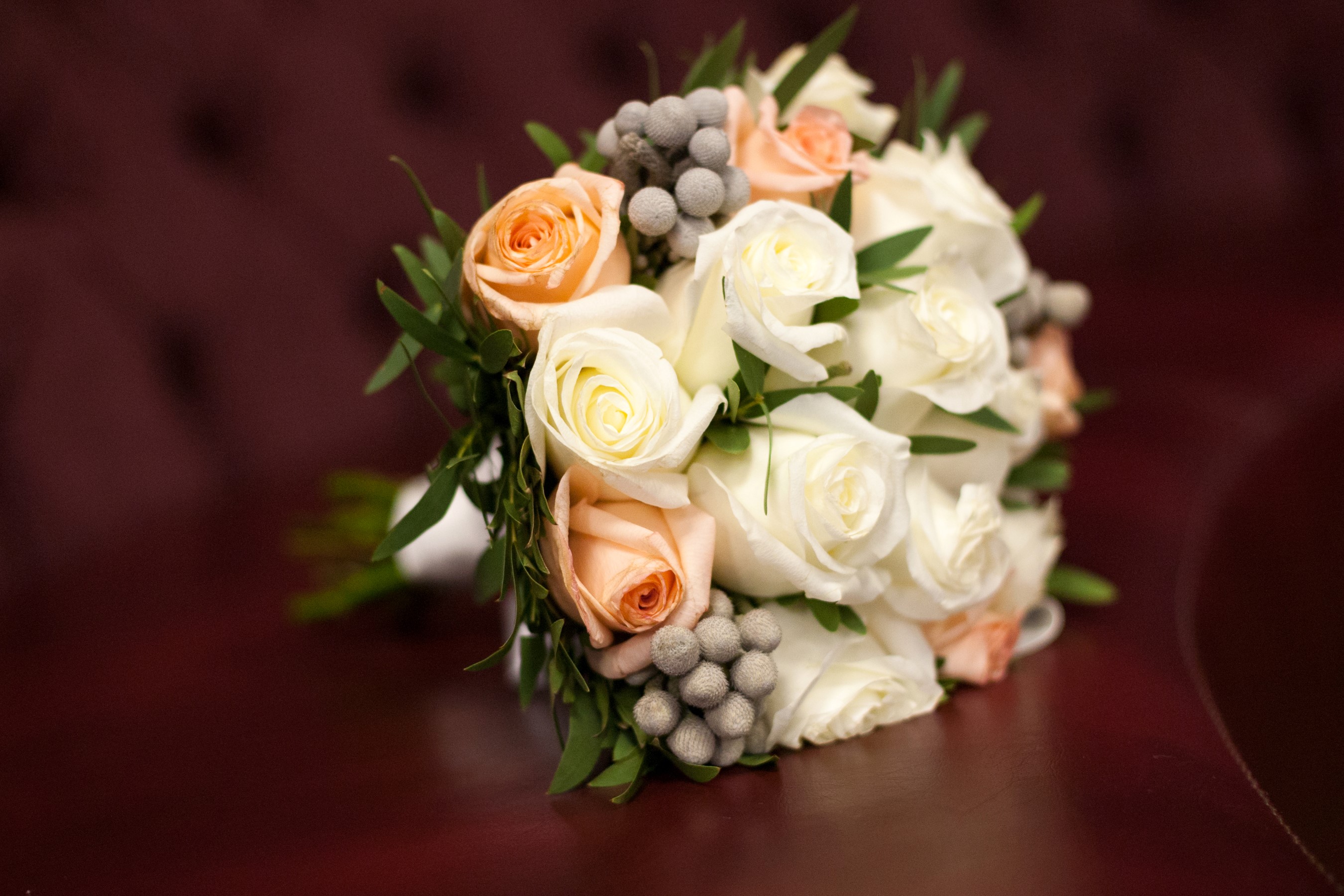 Peach and white rose bouquet with greenery HD Wallpaper