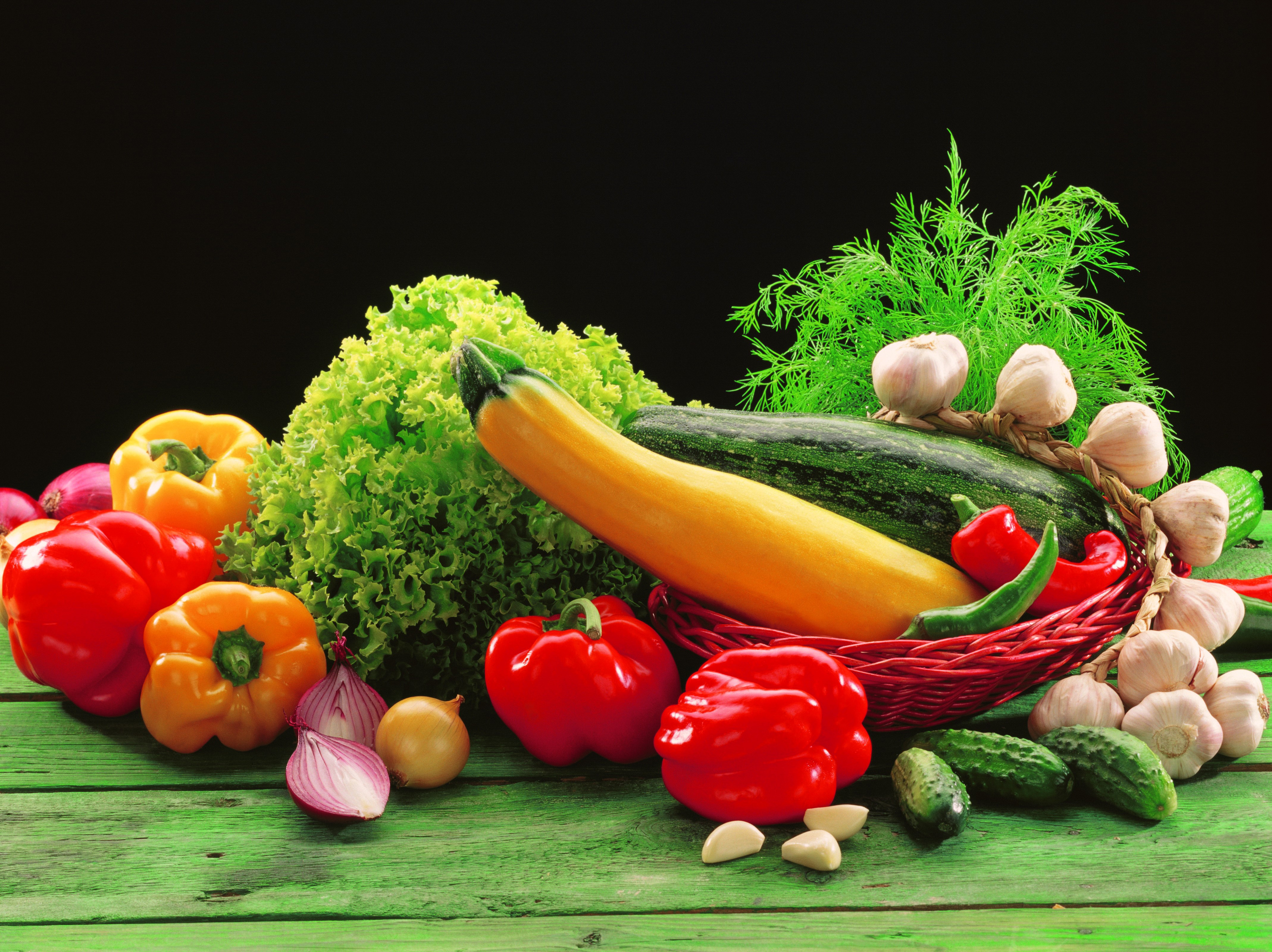 4K Vegetables: Bell Peppers, Garlic, Cucumbers, Dill HD Wallpaper