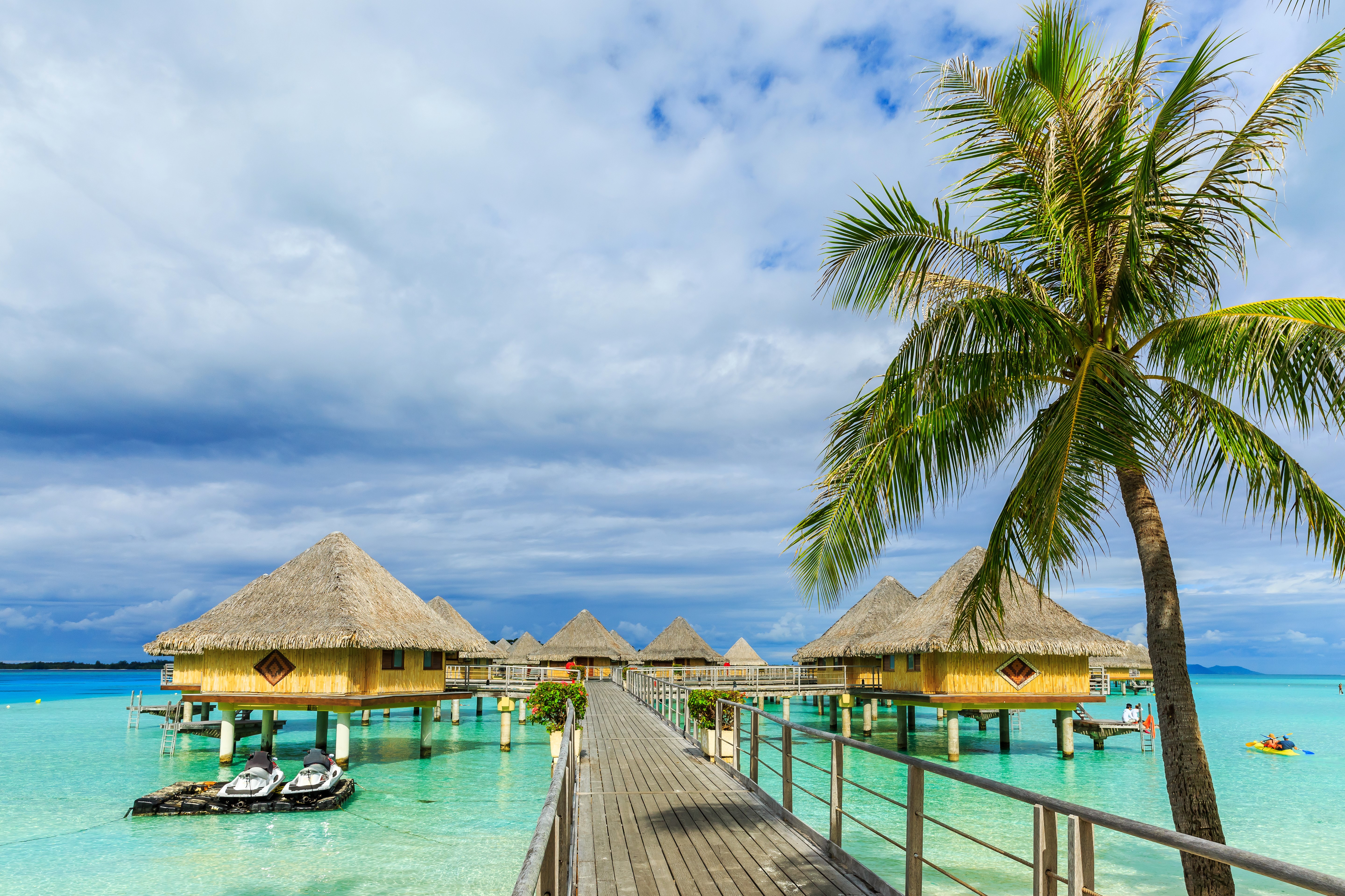 Overwater bungalows in Bora Bora, French Polynesia HD Wallpaper