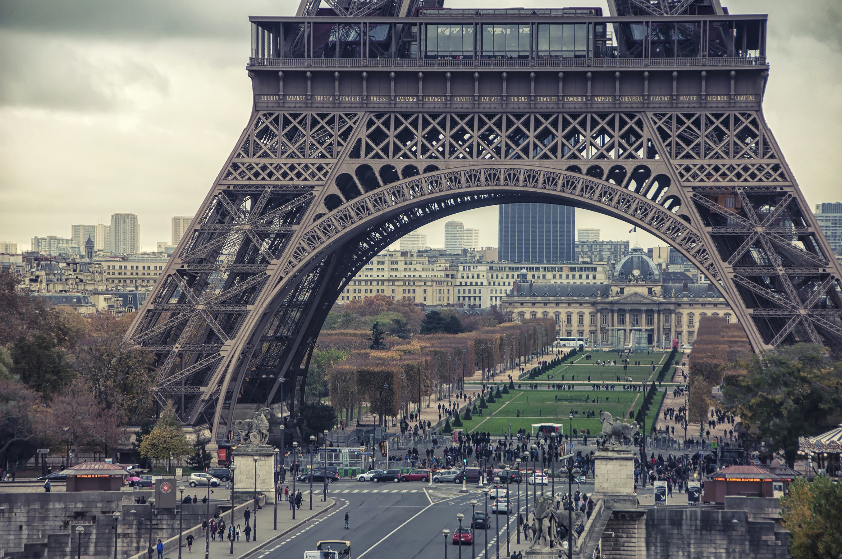 Eiffel Tower and Paris cityscape HD Wallpaper