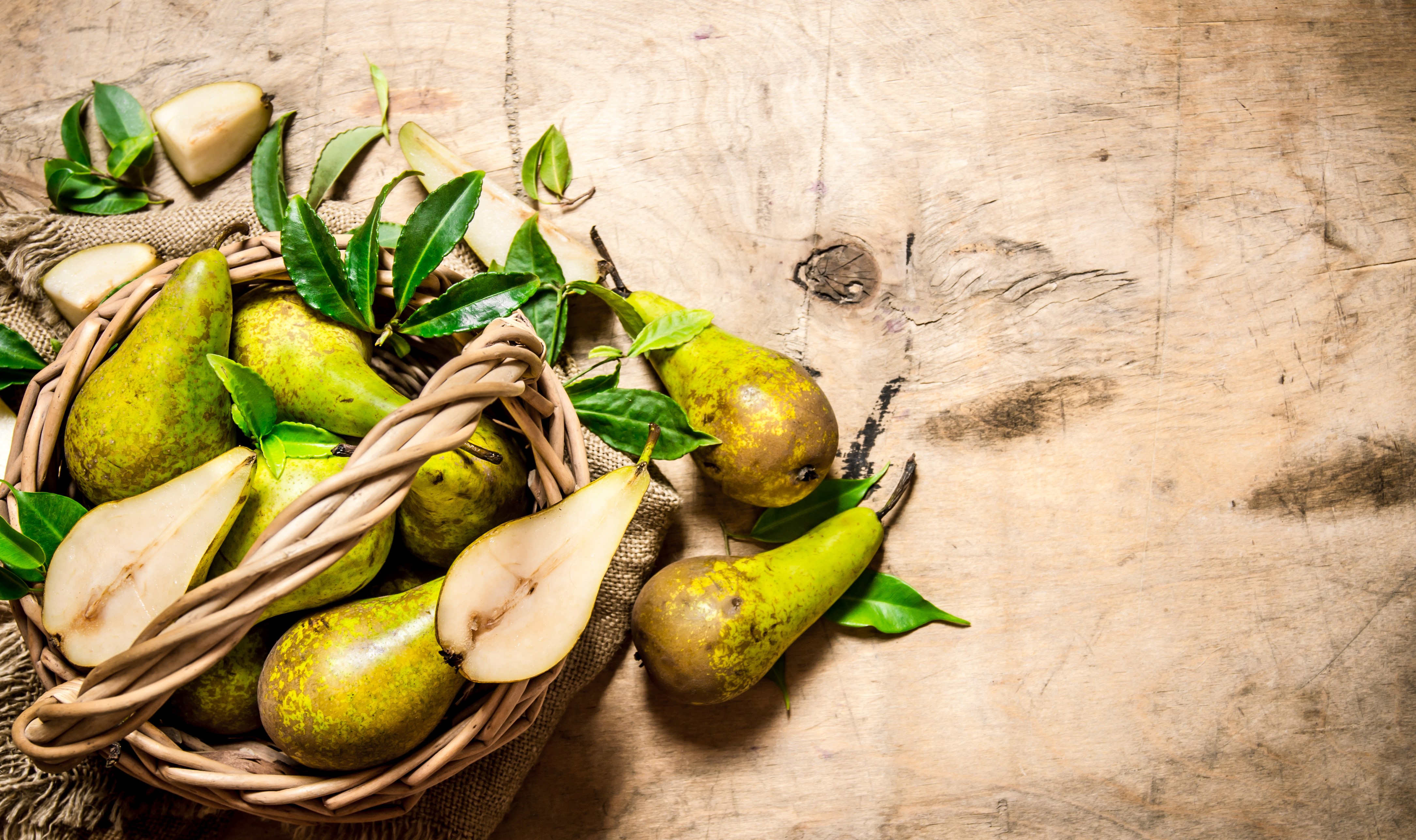Pears in a Wicker Basket with Foliage HD Wallpaper