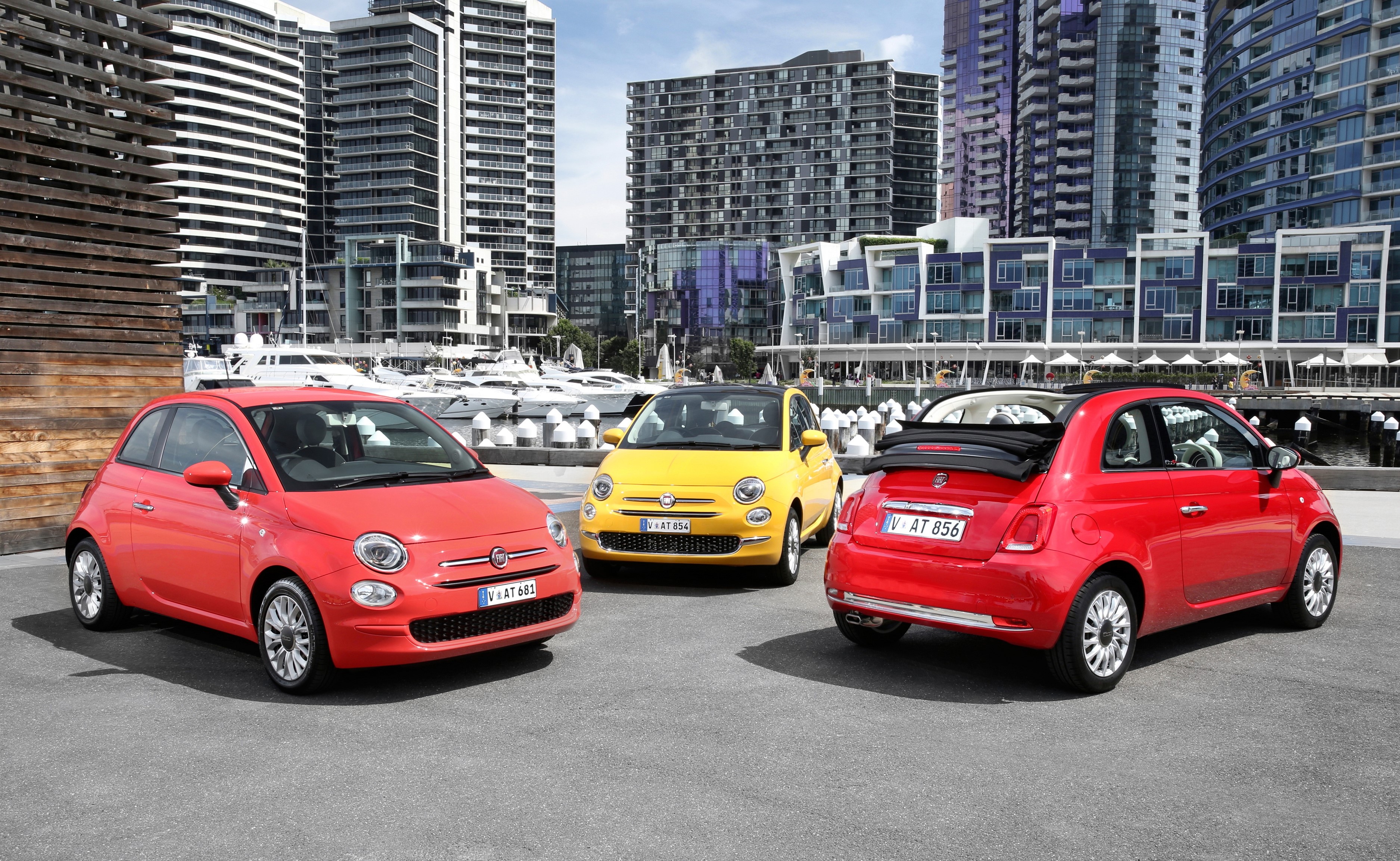Three Fiat 500 cars in a marina HD Wallpaper