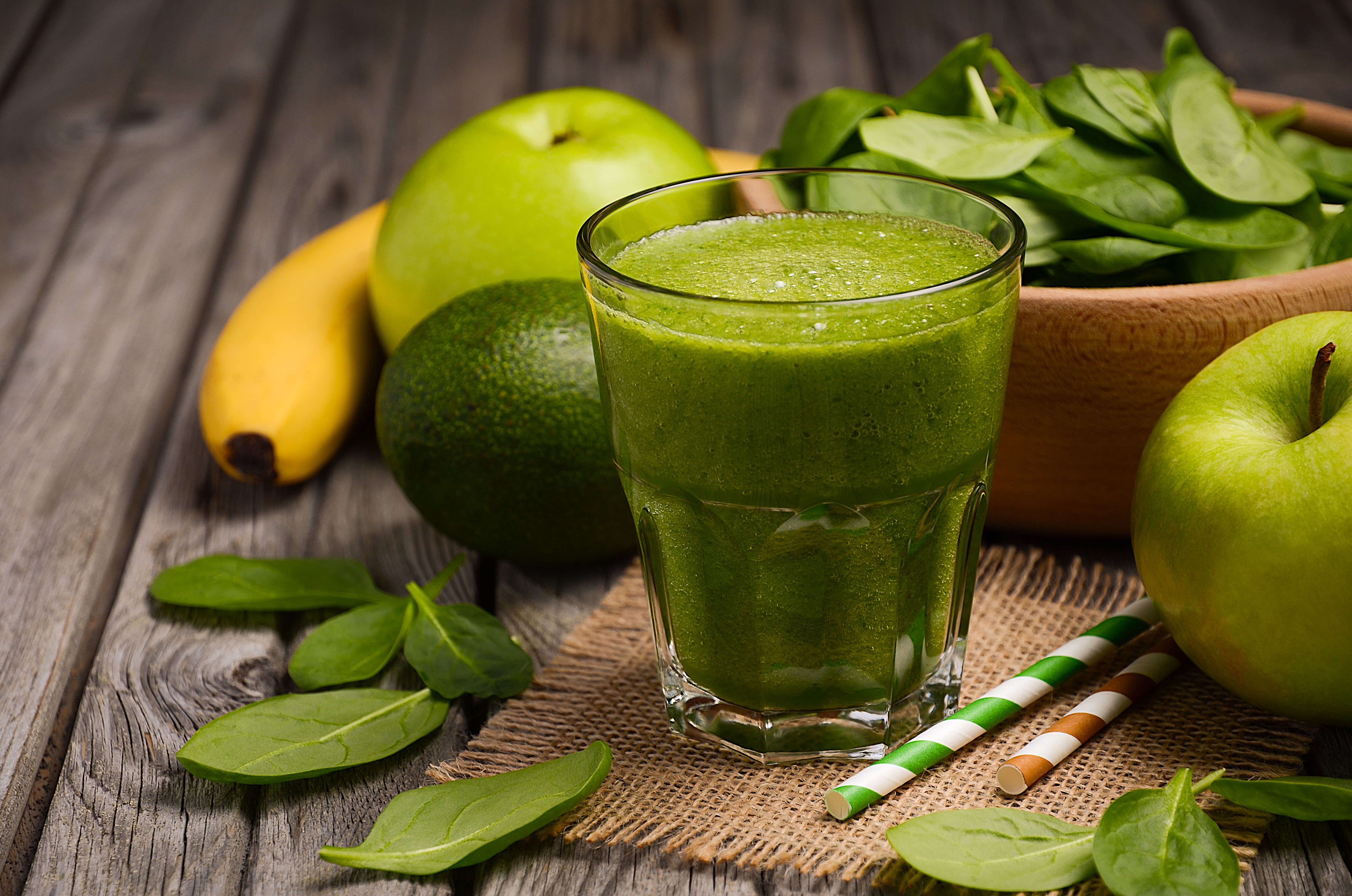 Green smoothie with apples, banana, avocado, and spinach HD Wallpaper