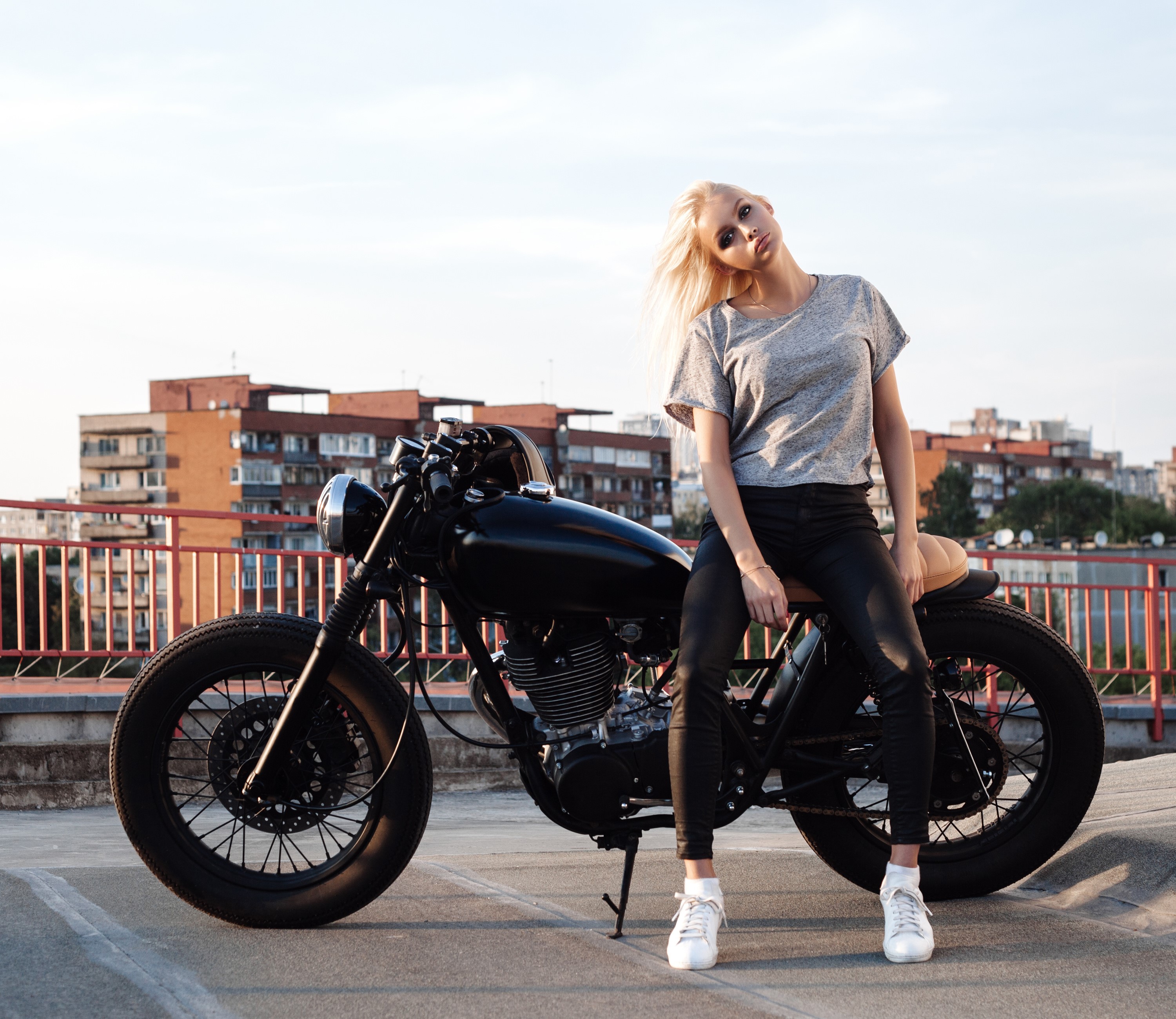 Blonde woman sitting on a motorcycle HD Wallpaper