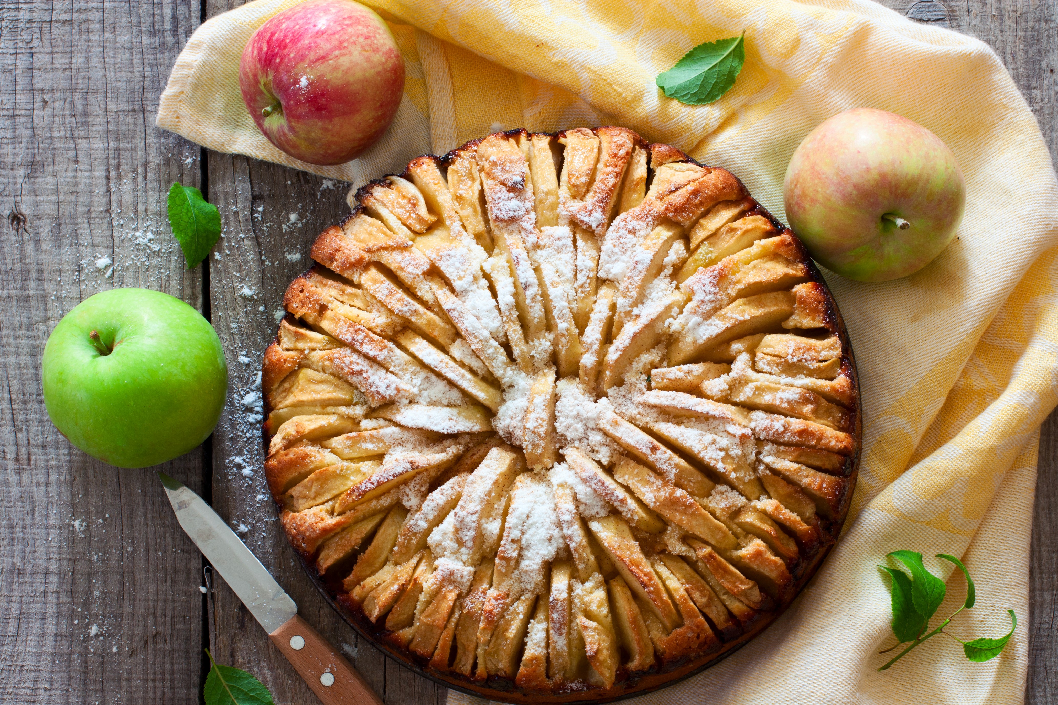Apple Pie with Fresh Apples HD Wallpaper