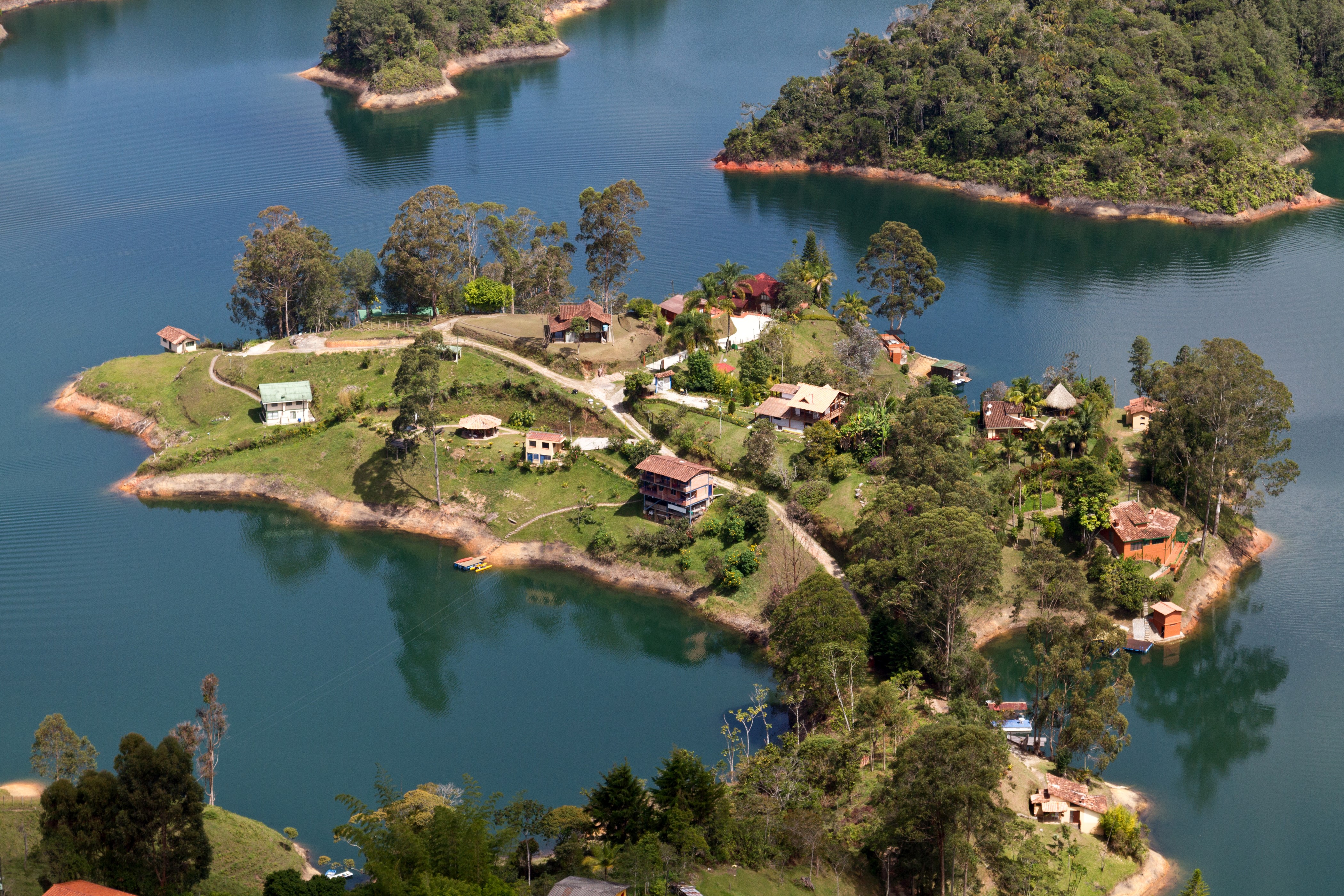 4K Laguna de Guatape Medellin Colombia Lake Houses Trees HD Wallpaper