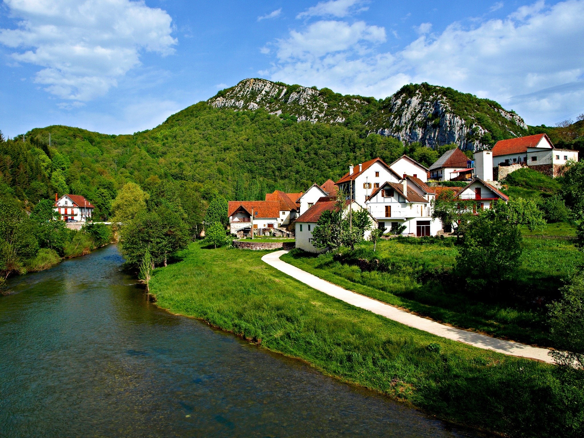 Houses by a river in Salazar Valley, Navarra, Spain HD Wallpaper