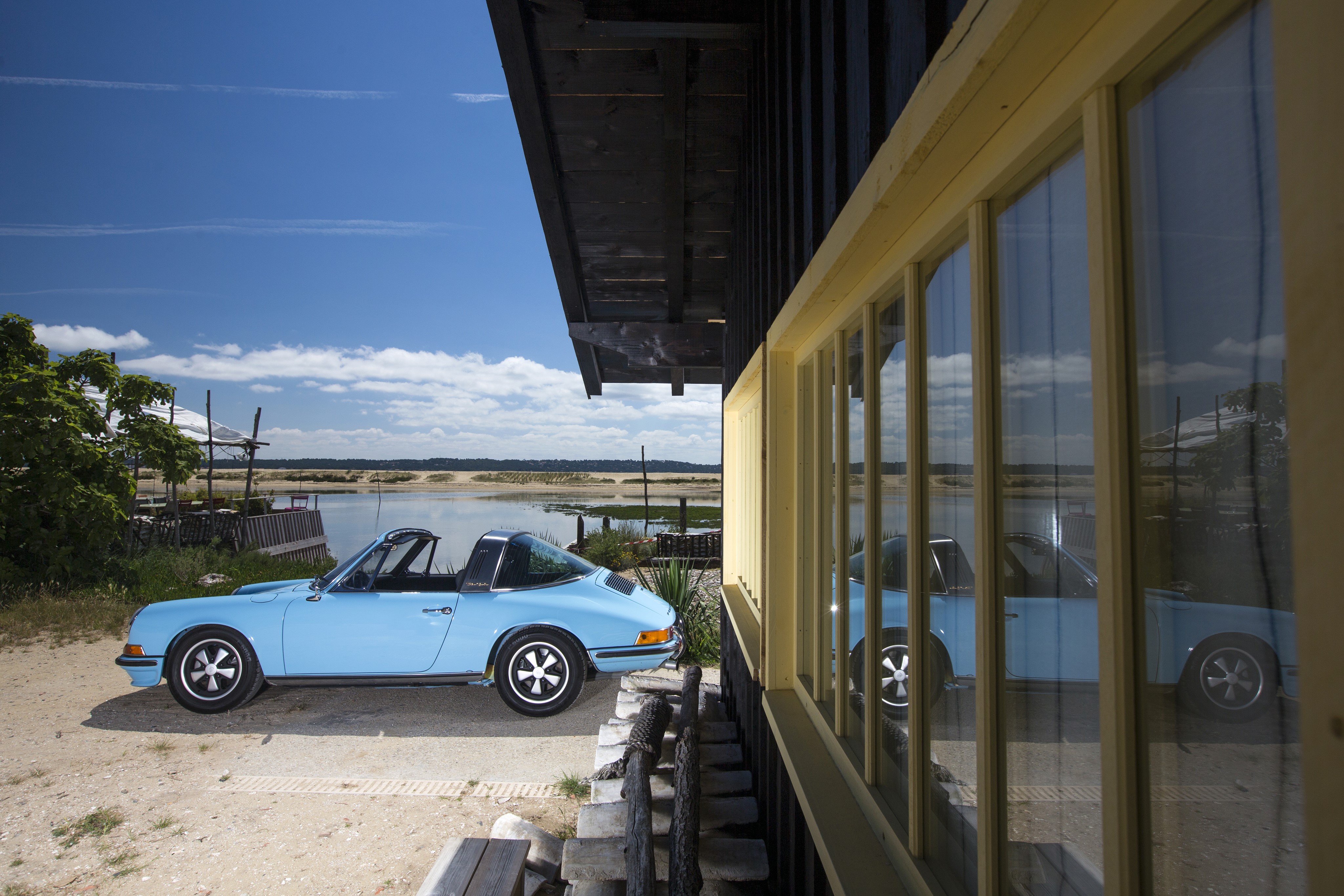 Light blue 1971-73 Porsche 911 S 2.4 Targa HD Wallpaper