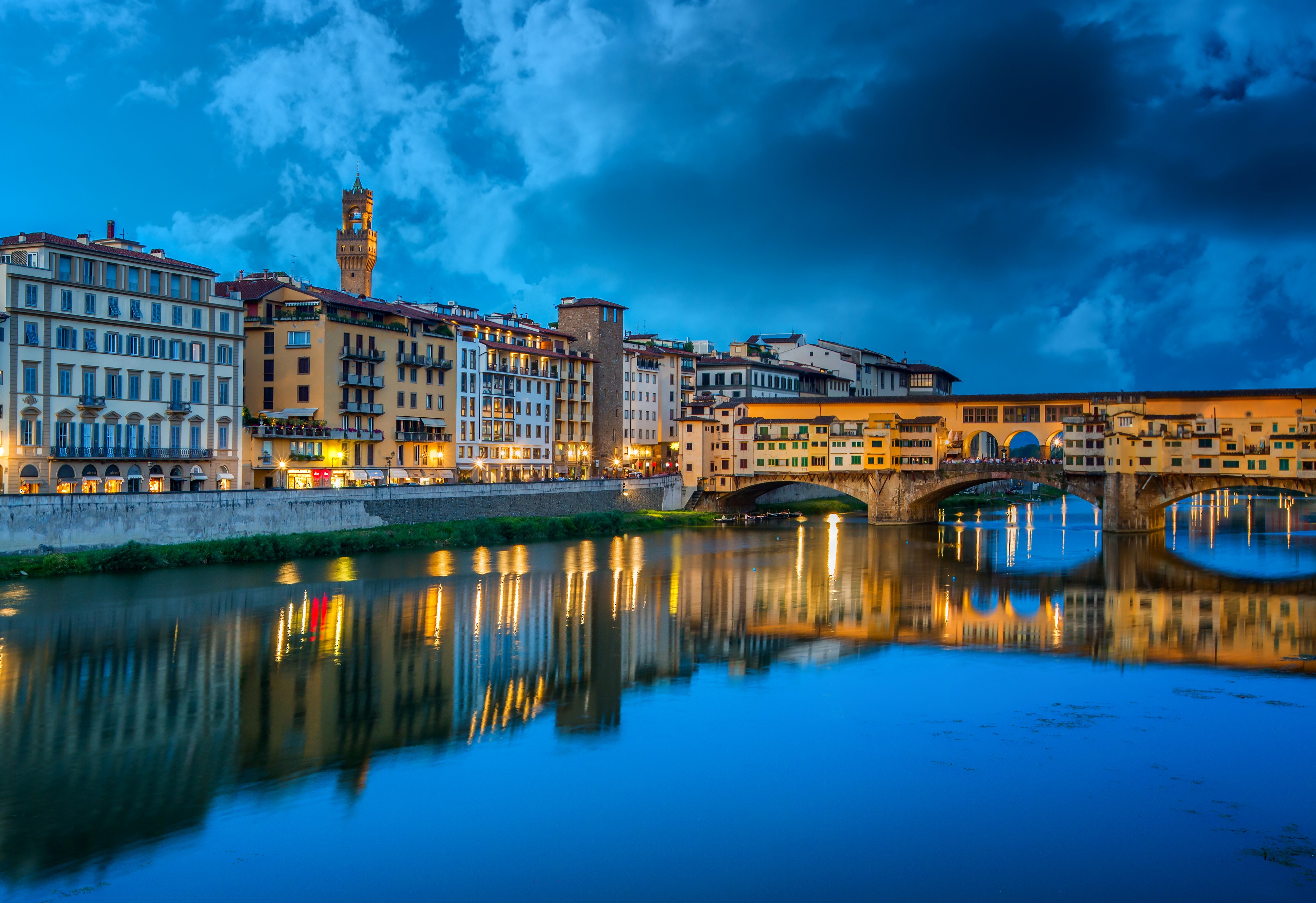 4K Ponte Vecchio bridge in Florence, Italy at dusk HD Wallpaper