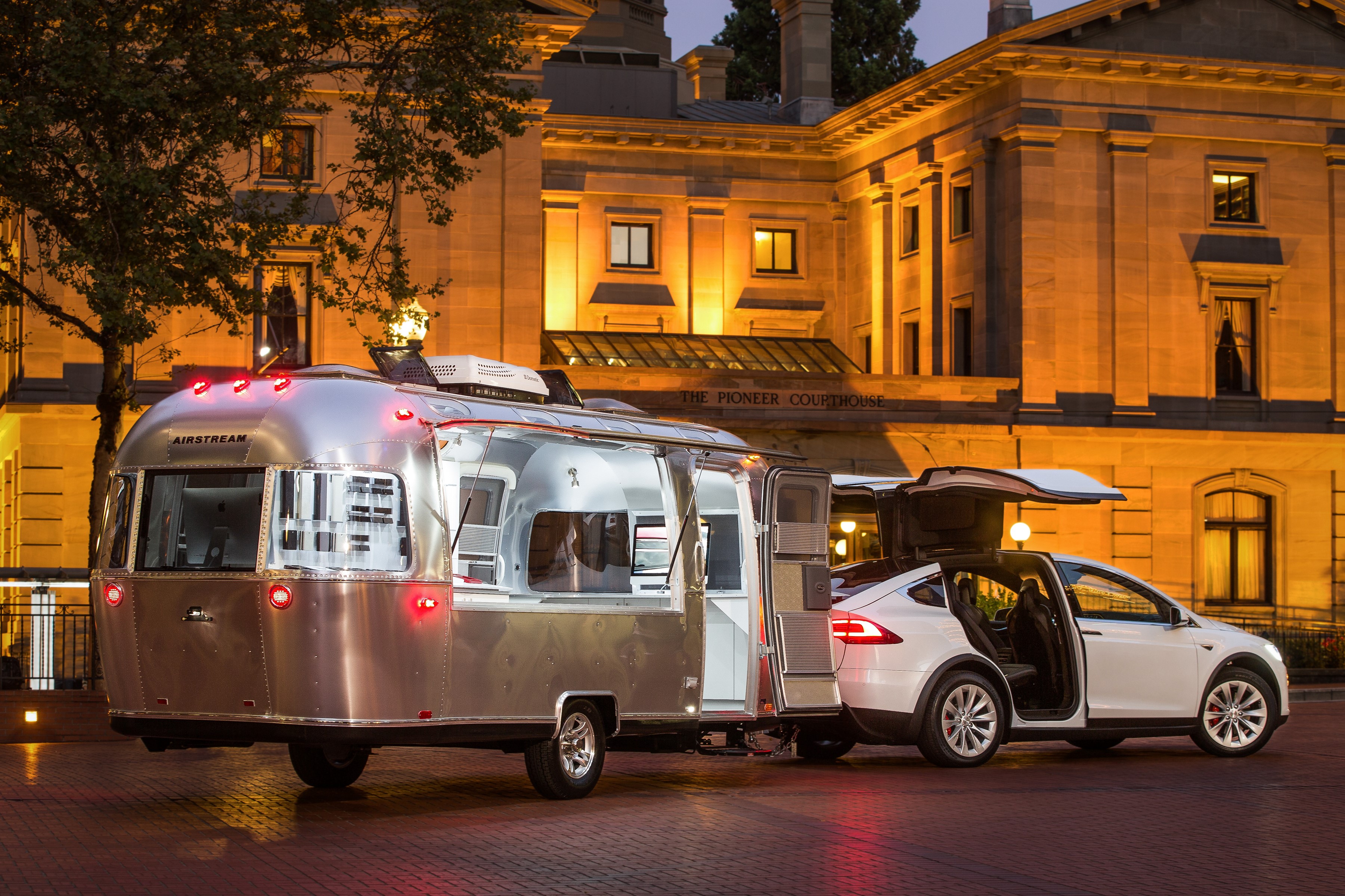 Tesla Model X and Airstream trailer at Pioneer Courthouse HD Wallpaper