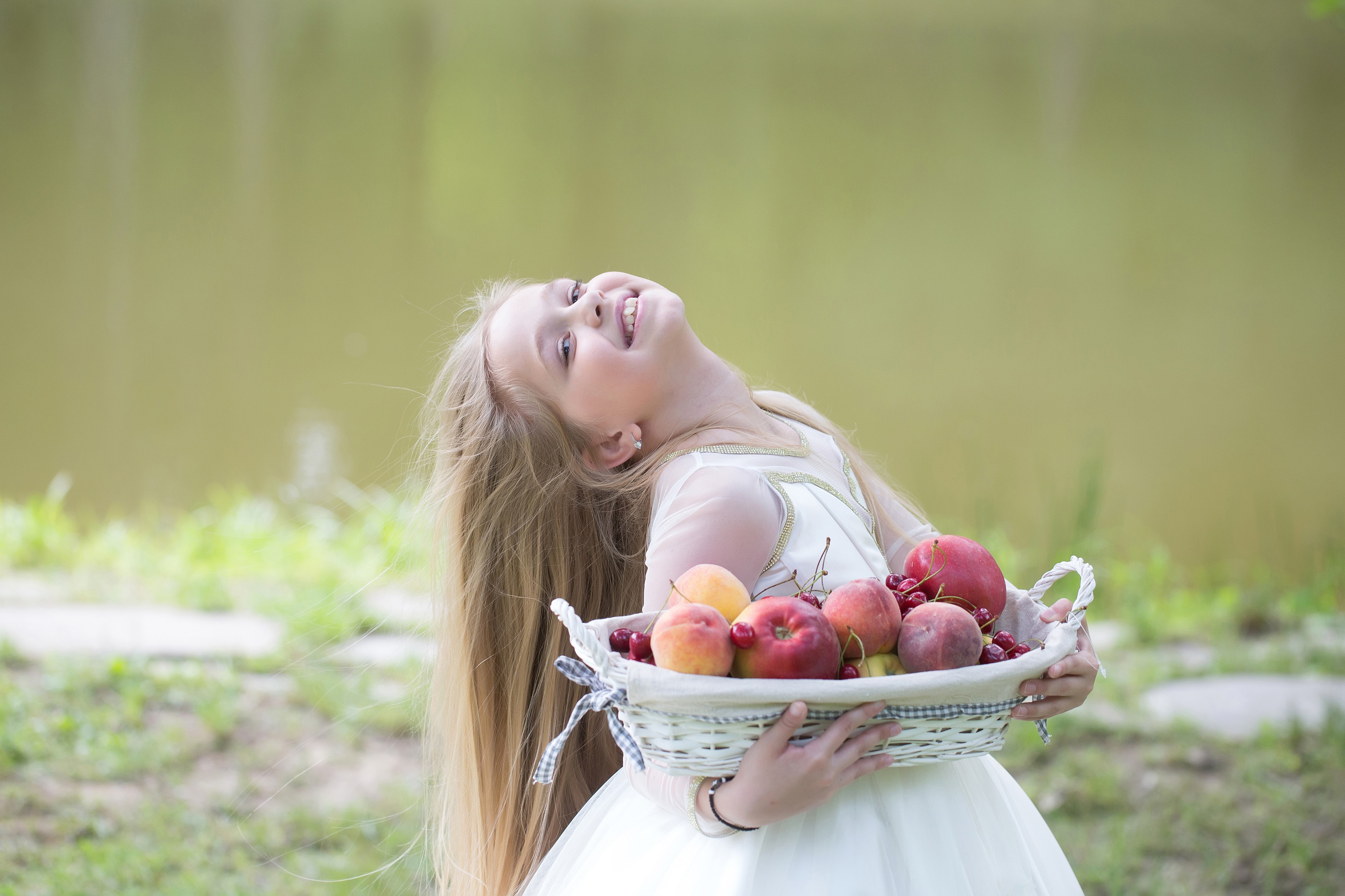 Little girl with a basket of fruit HD Wallpaper