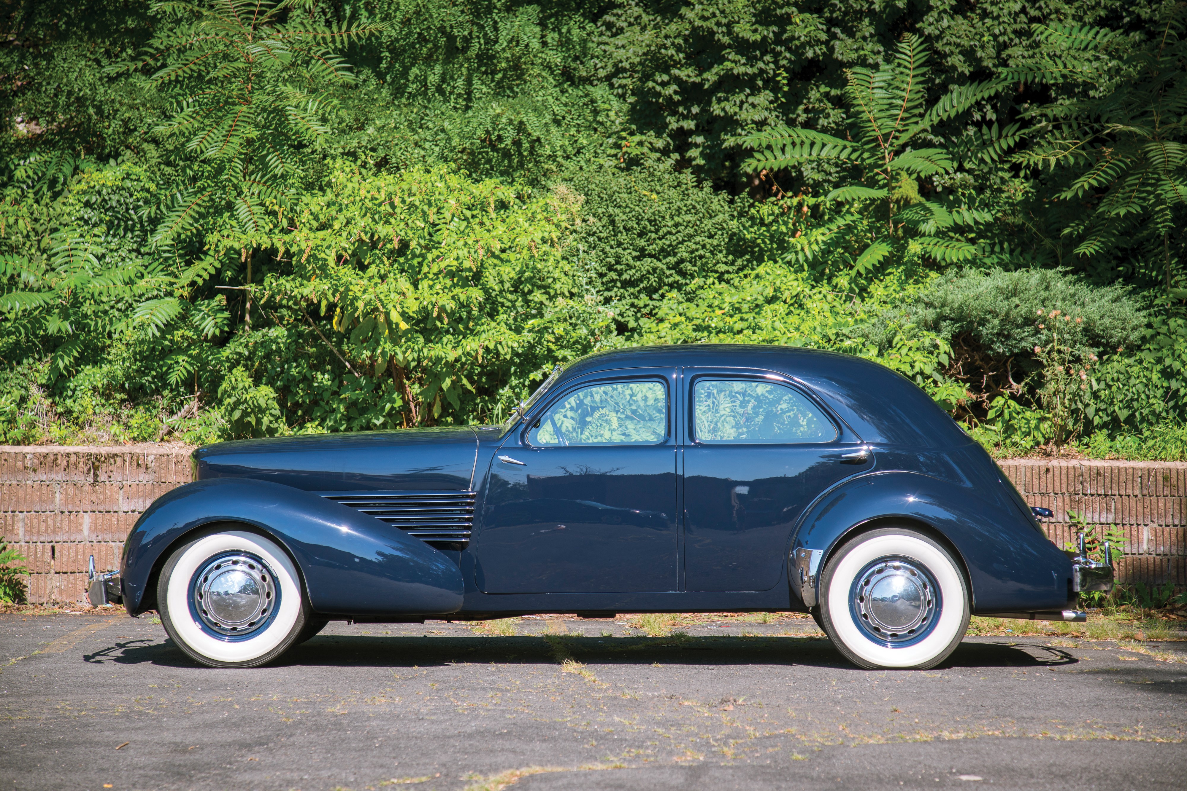 1937 Cord 812 Westchester Sedan HD Wallpaper