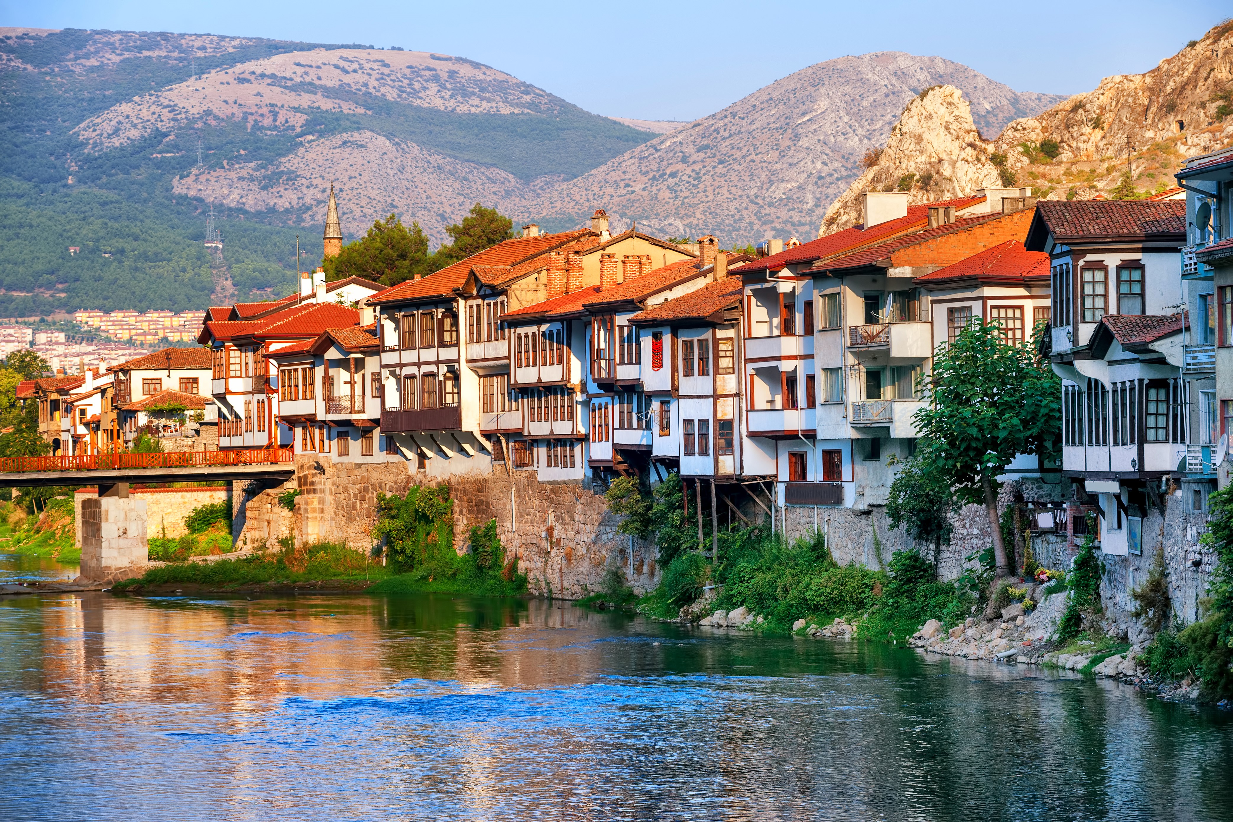 Amasya, Turkey: Houses on a River with Mountains HD Wallpaper